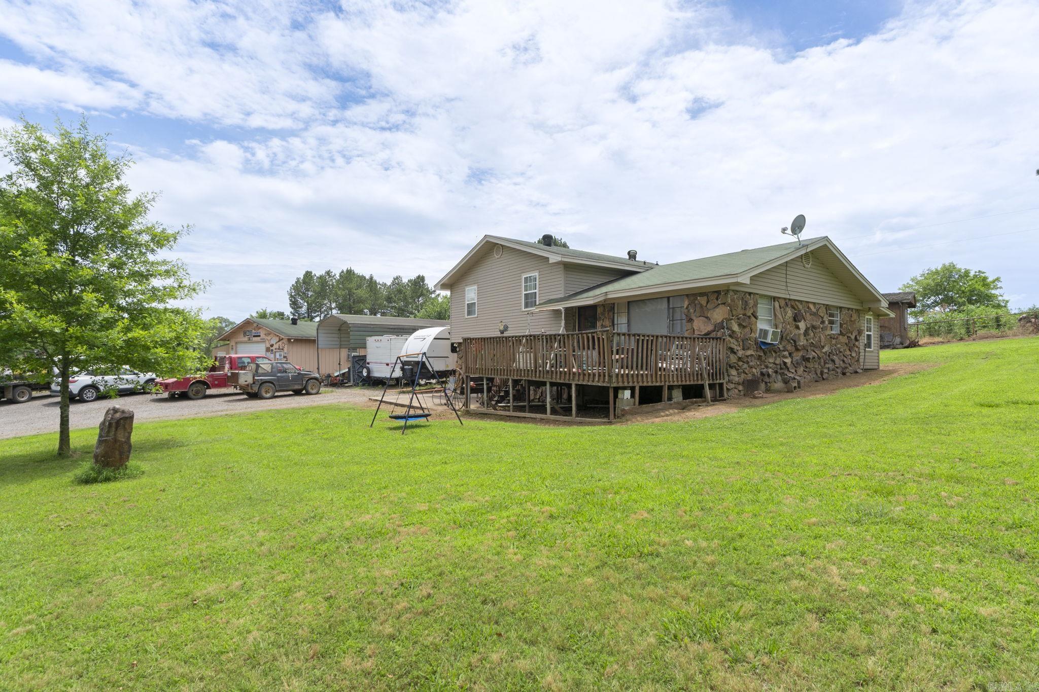 815 Old County Road Property Photo 3