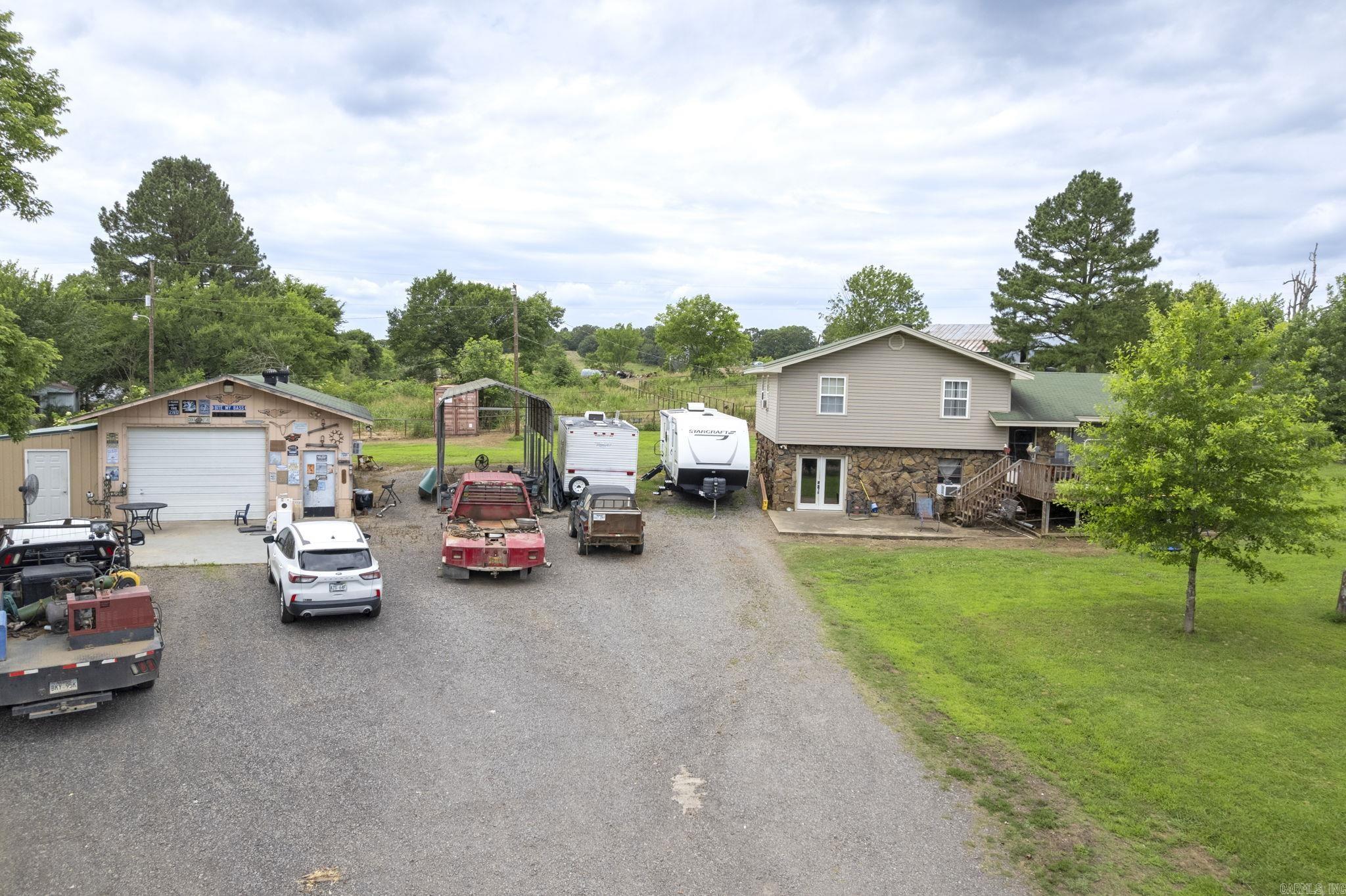 815 Old County Road Property Photo 5