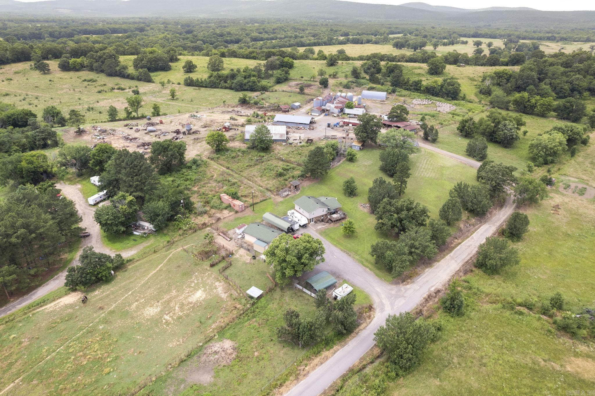815 Old County Road Property Photo 13