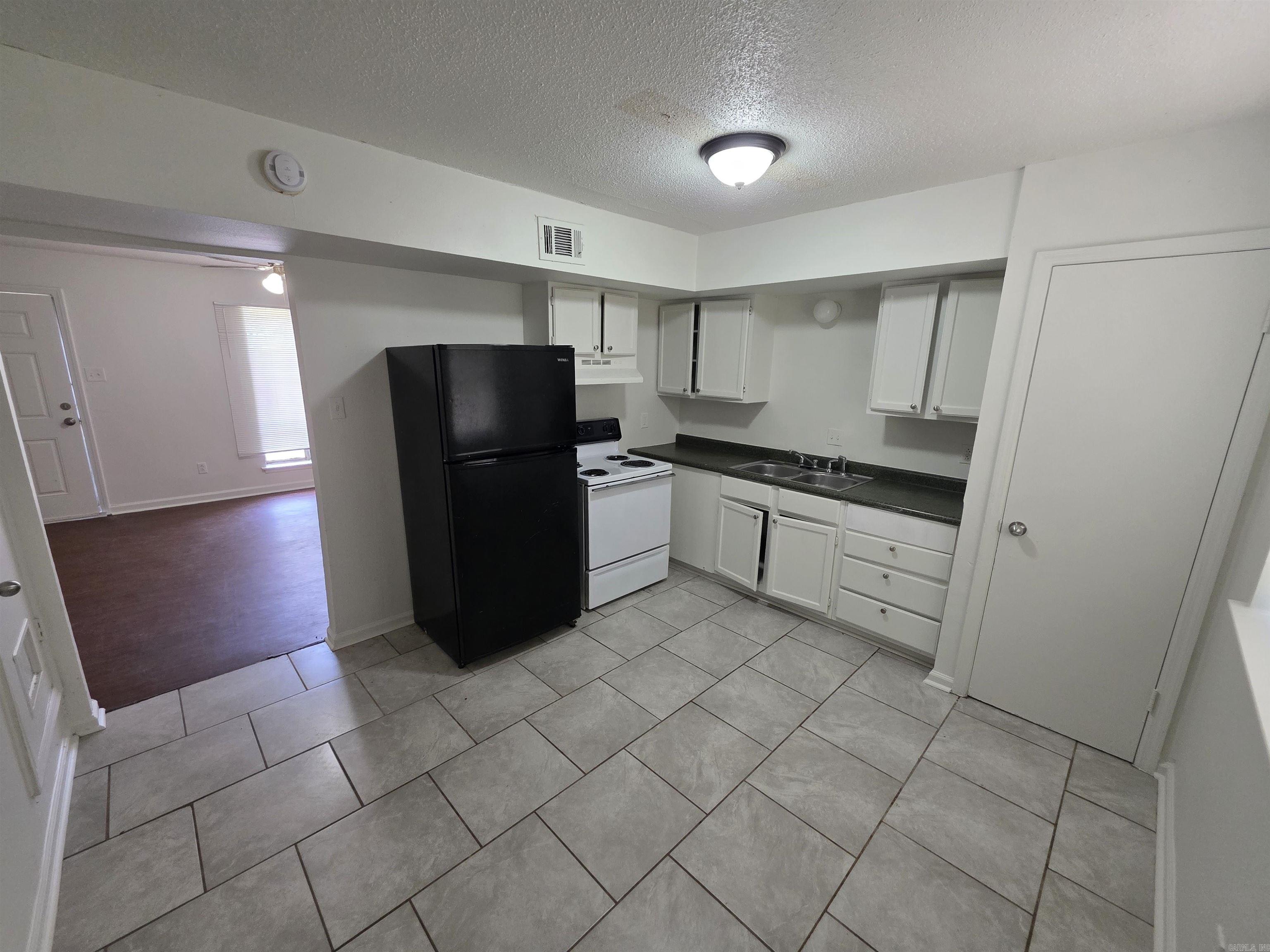 9408 Lew Circle A Property Photo 3