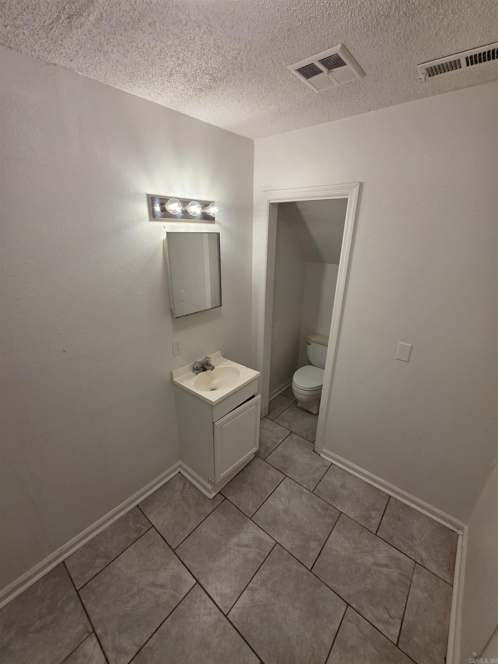 9408 Lew Circle A Property Photo 4