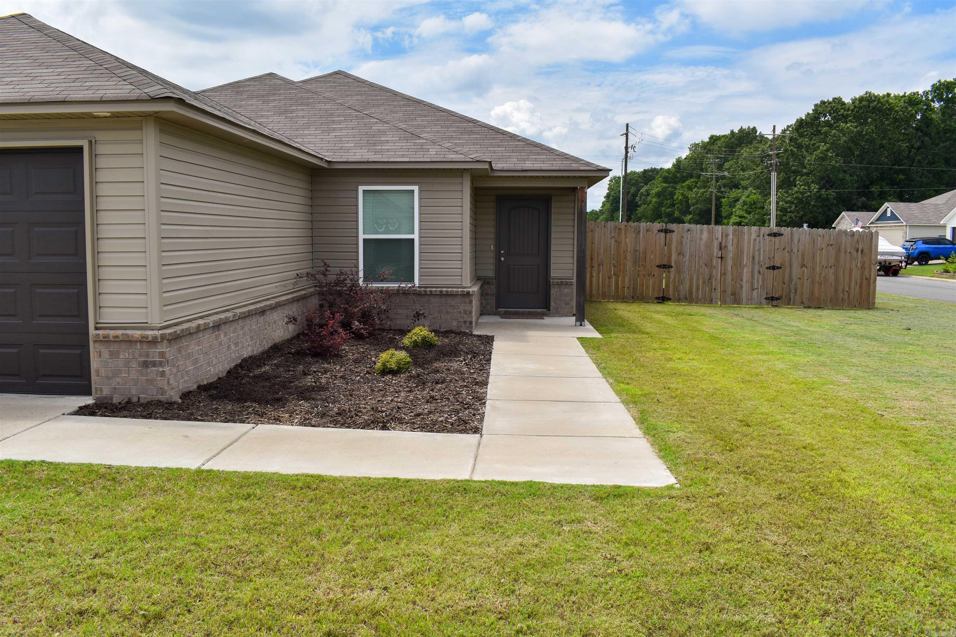 45 Oak Leaf Drive Property Photo 3