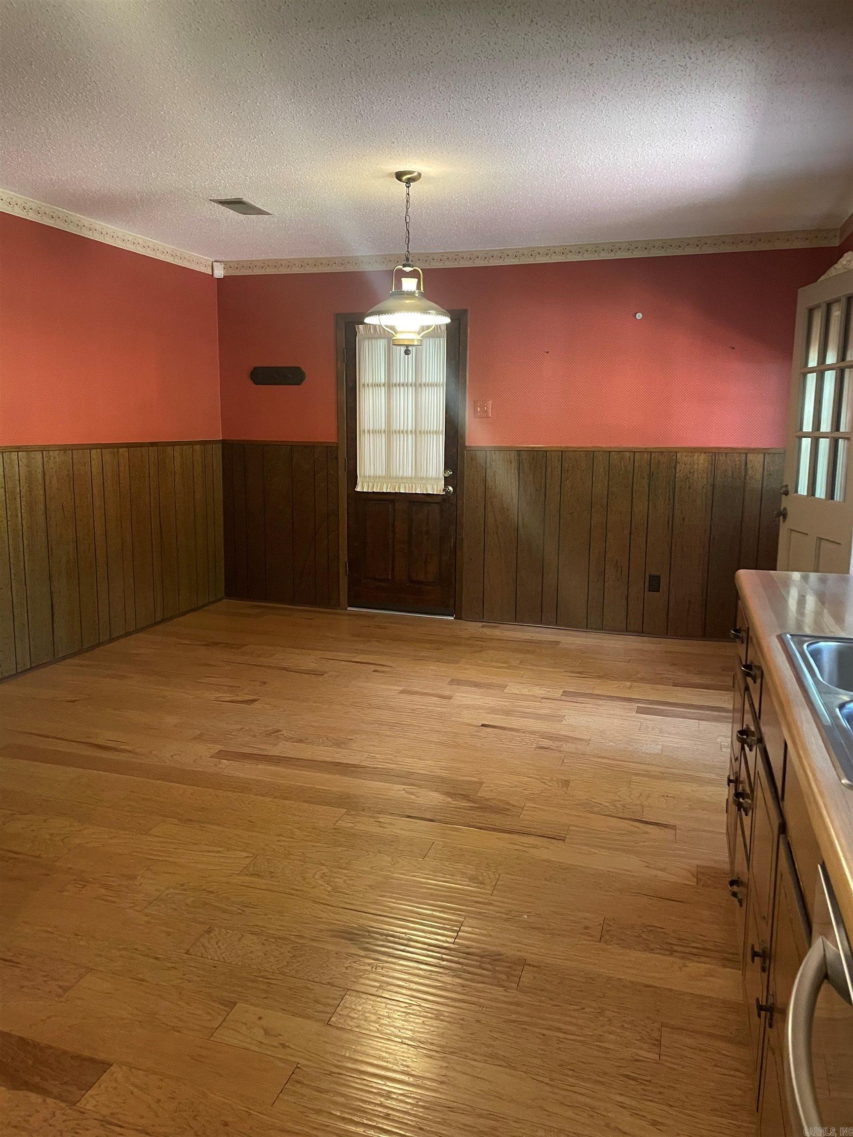 7241 Ross Lane Property Photo 5
