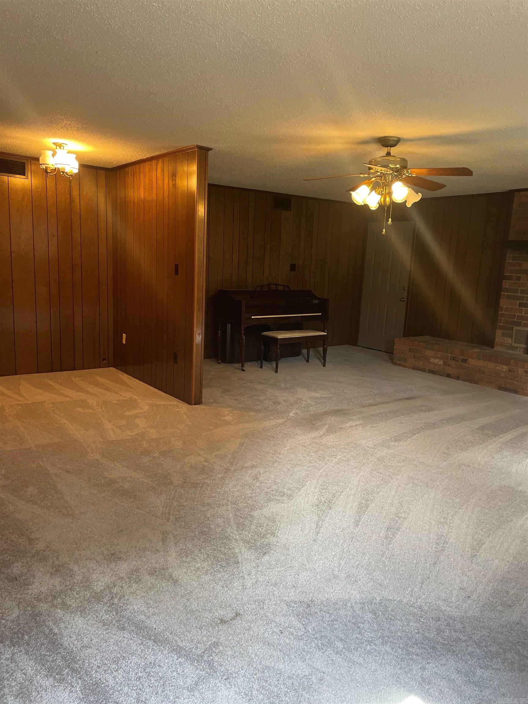7241 Ross Lane Property Photo 8