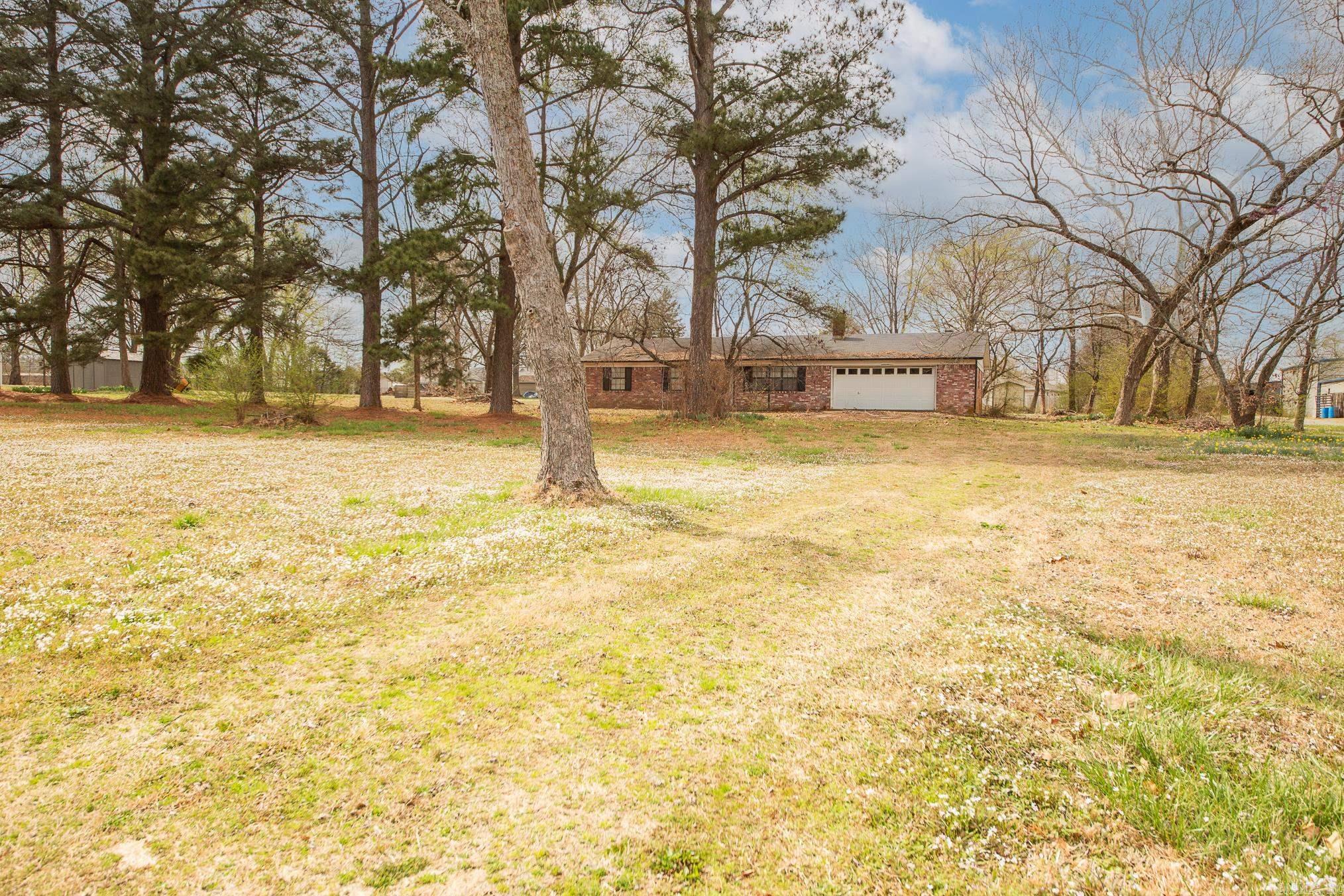 2302 S Pine Street Property Photo 1