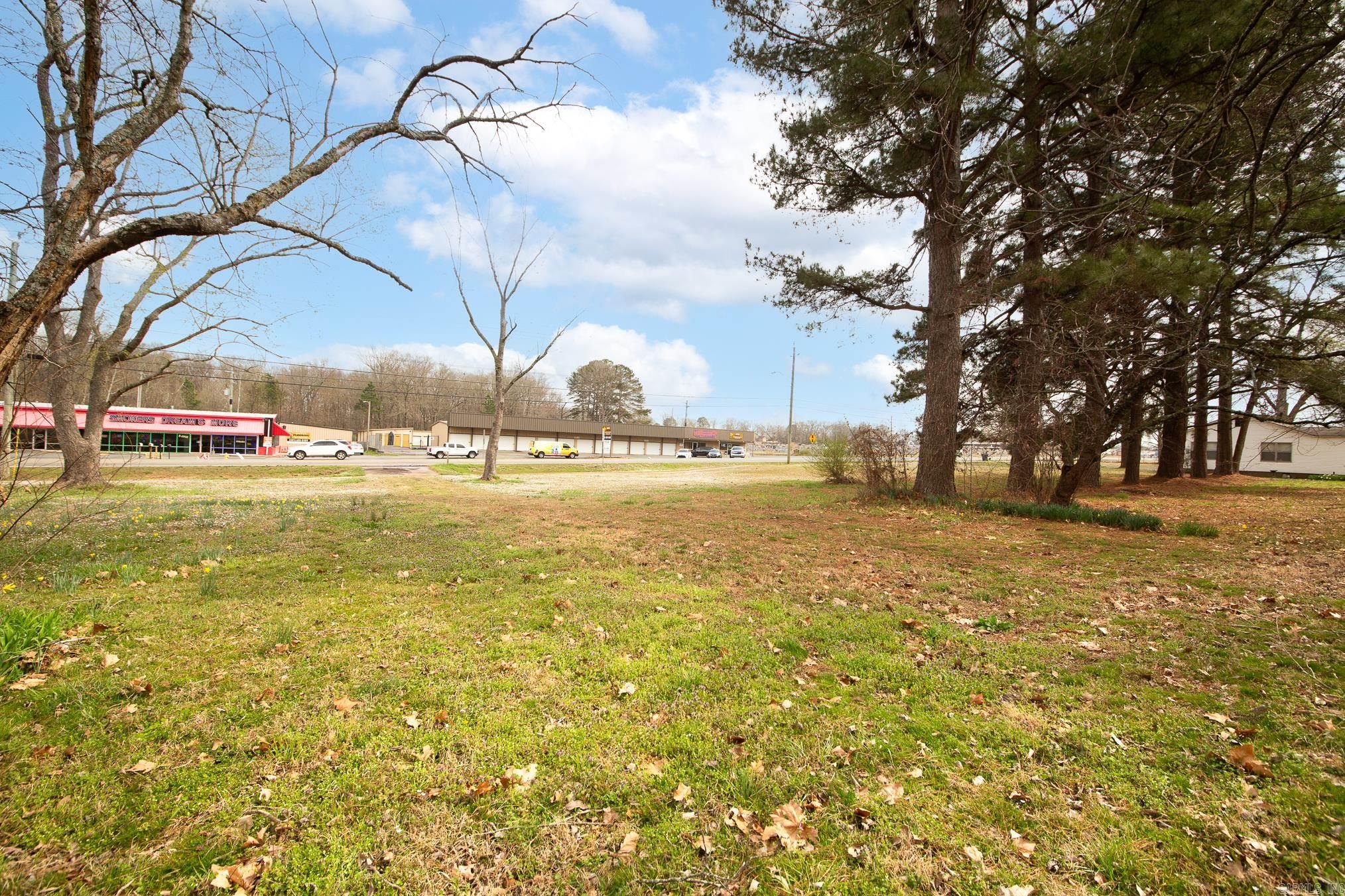 2302 S Pine Street Property Photo 5