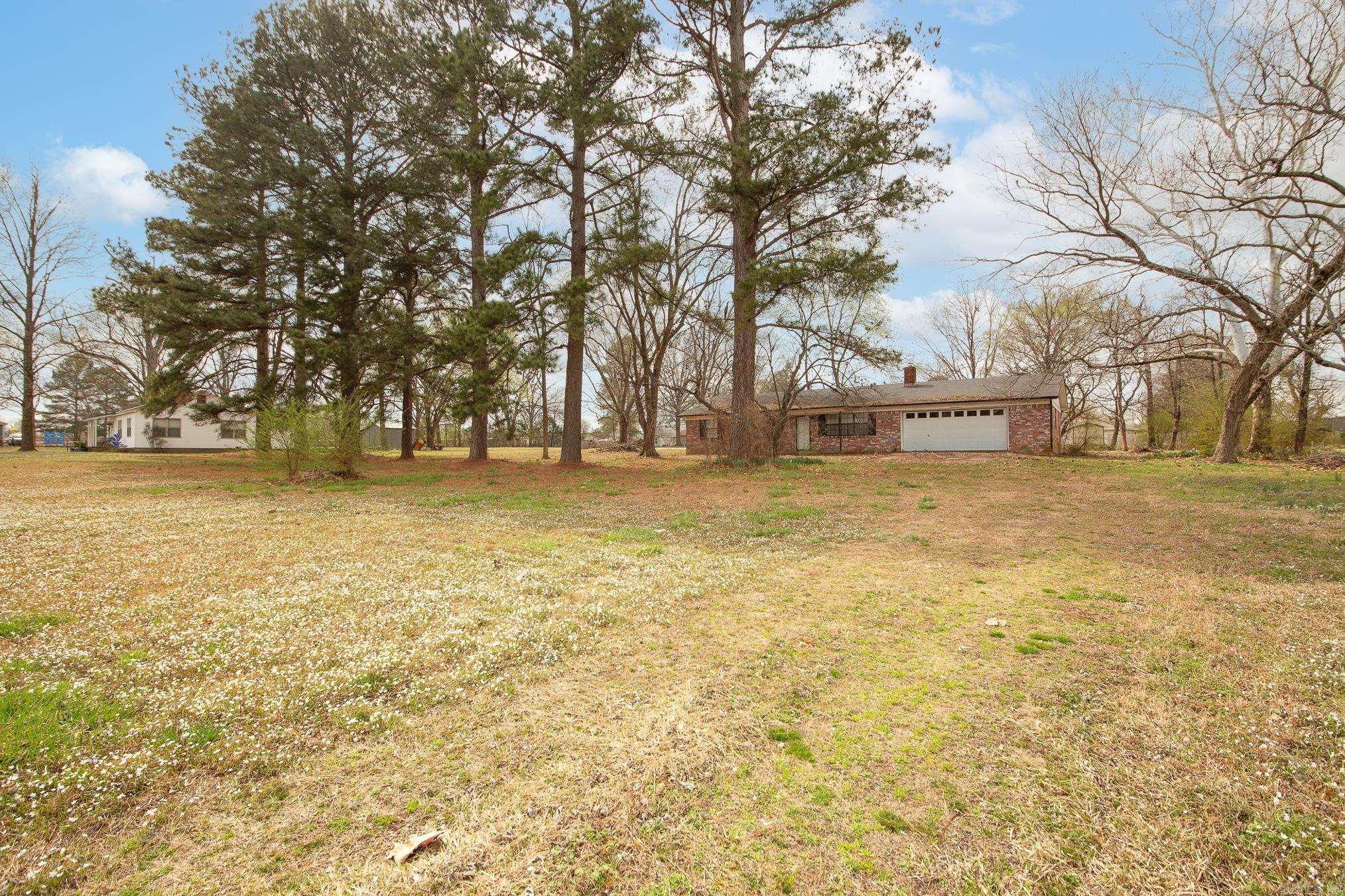 2302 S Pine Street Property Photo 6