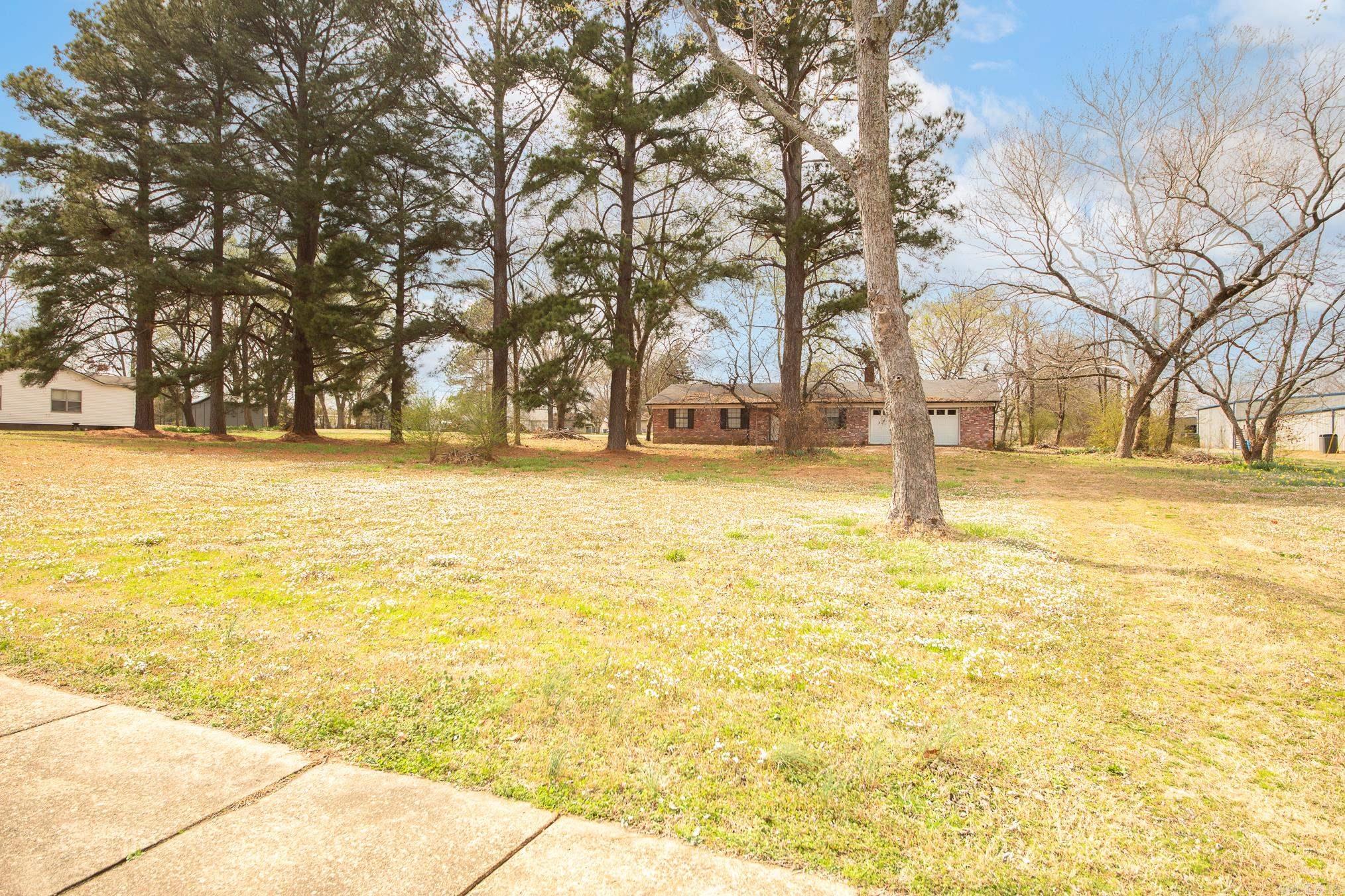 2302 S Pine Street Property Photo 7