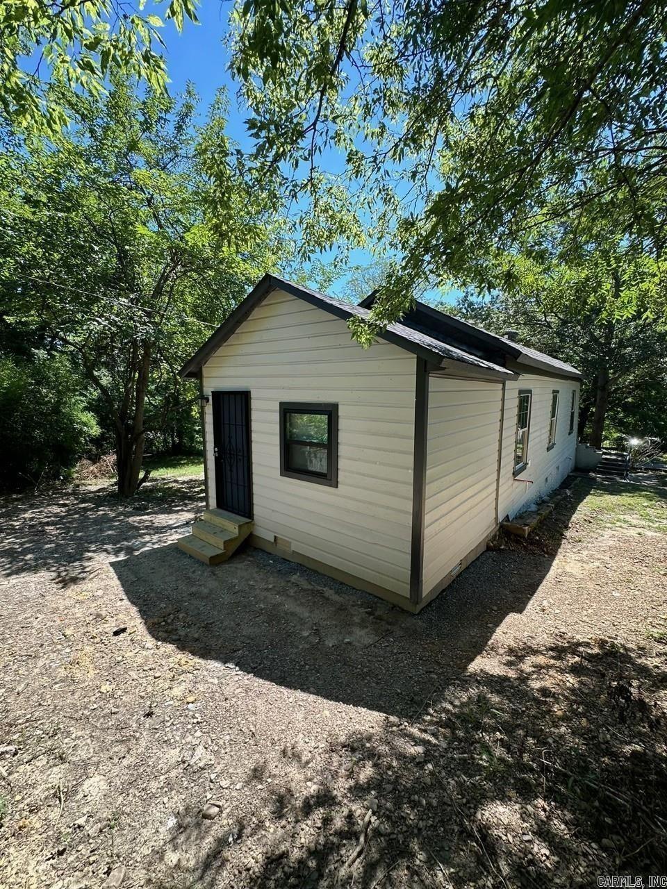 1613 Johnson Street Property Photo 1