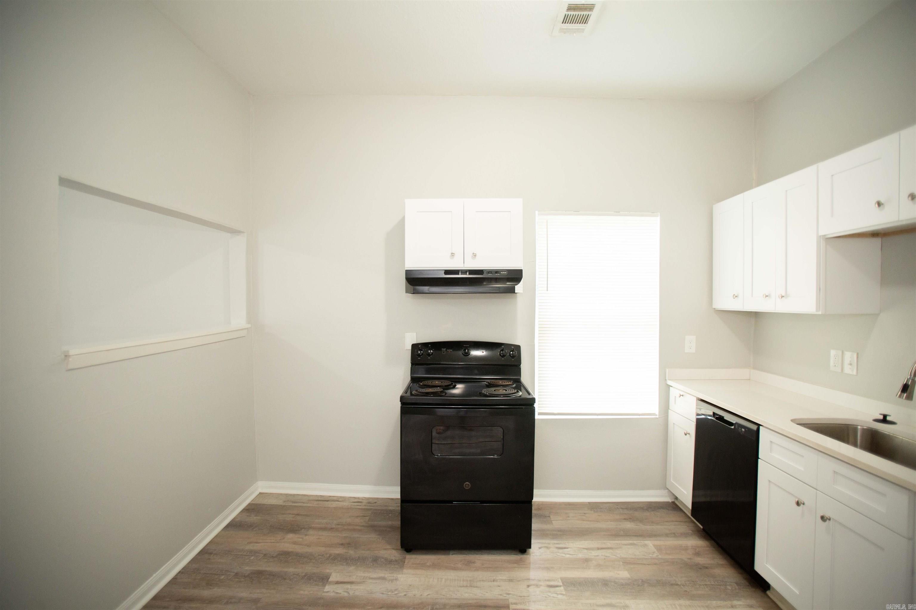 1613 Johnson Street Property Photo 7