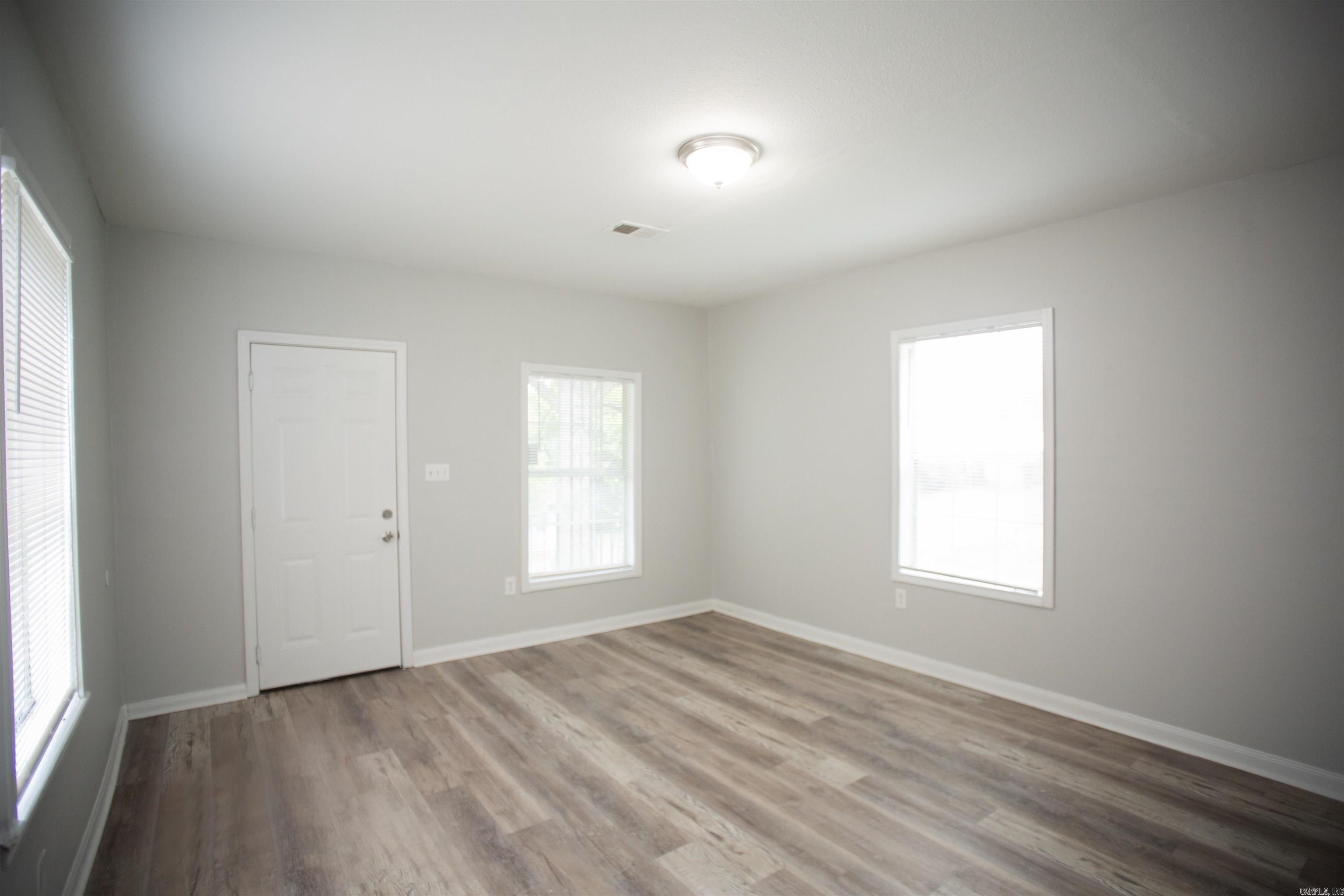 1613 Johnson Street Property Photo 9