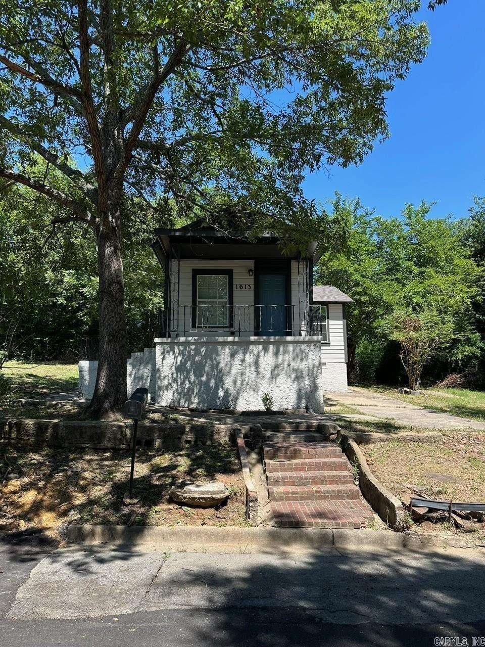 1613 Johnson Street Property Photo 11