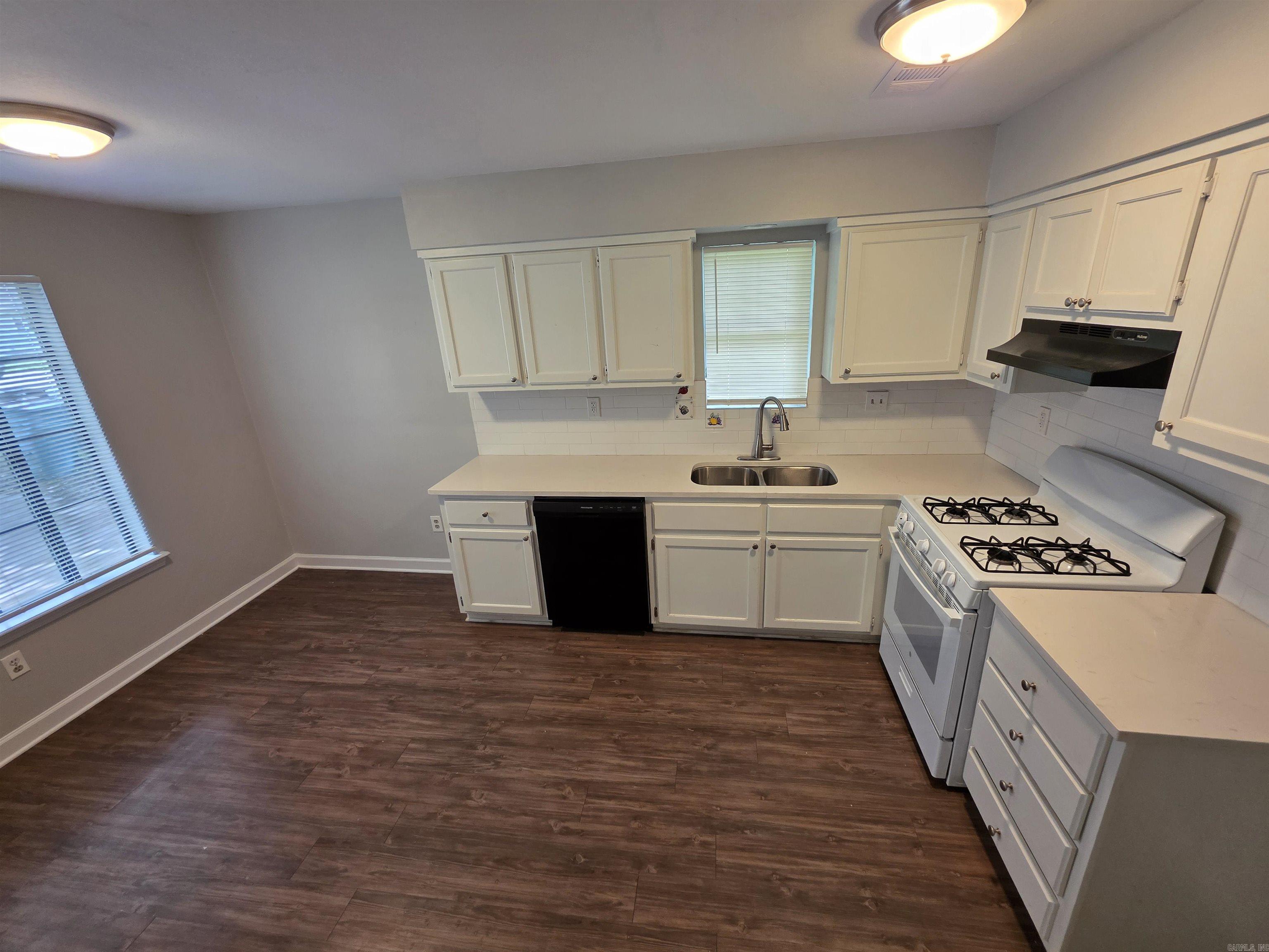 1104 S Park Street Property Photo 3