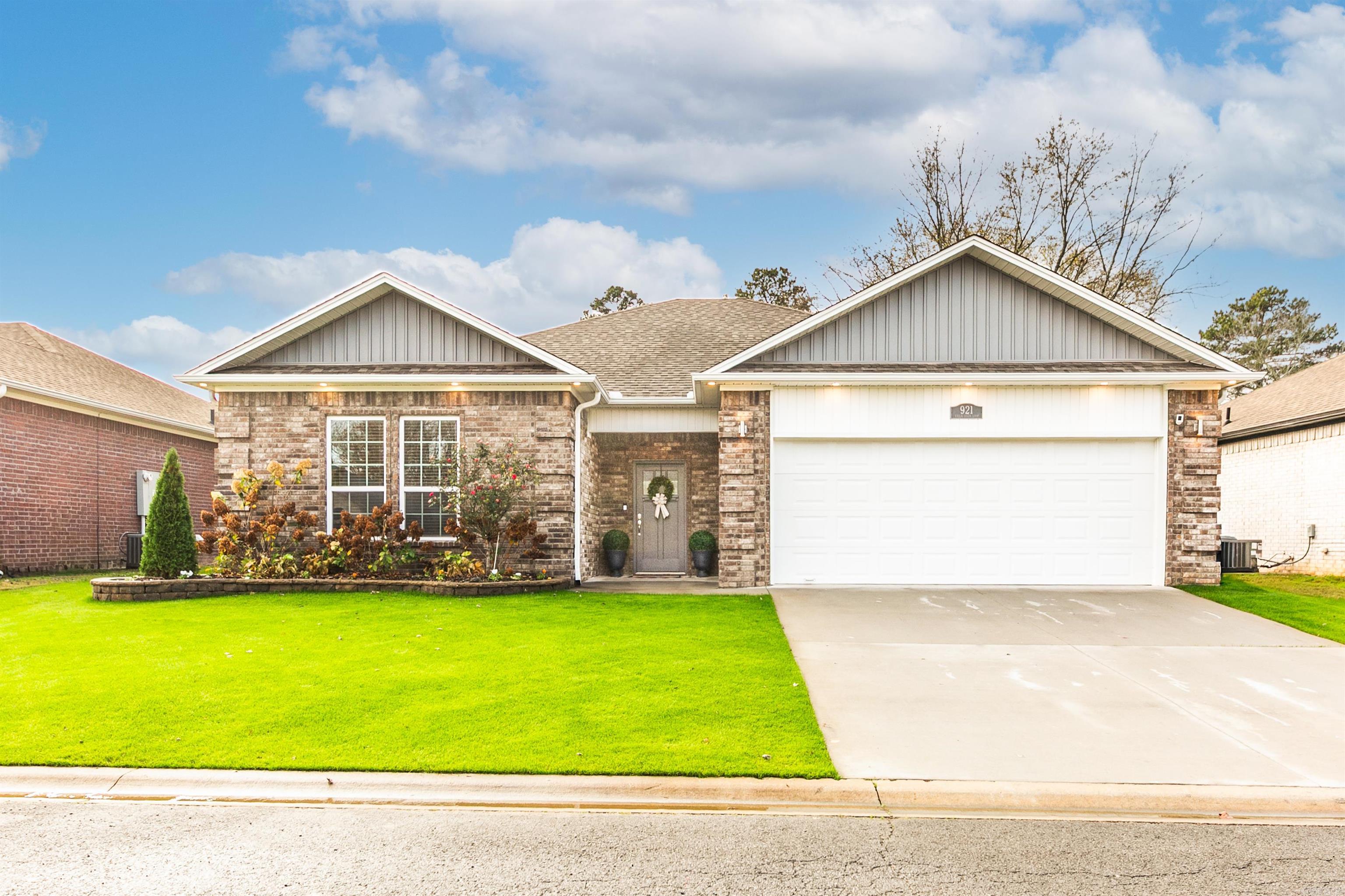 921 Villa Vista Loop Property Photo 1