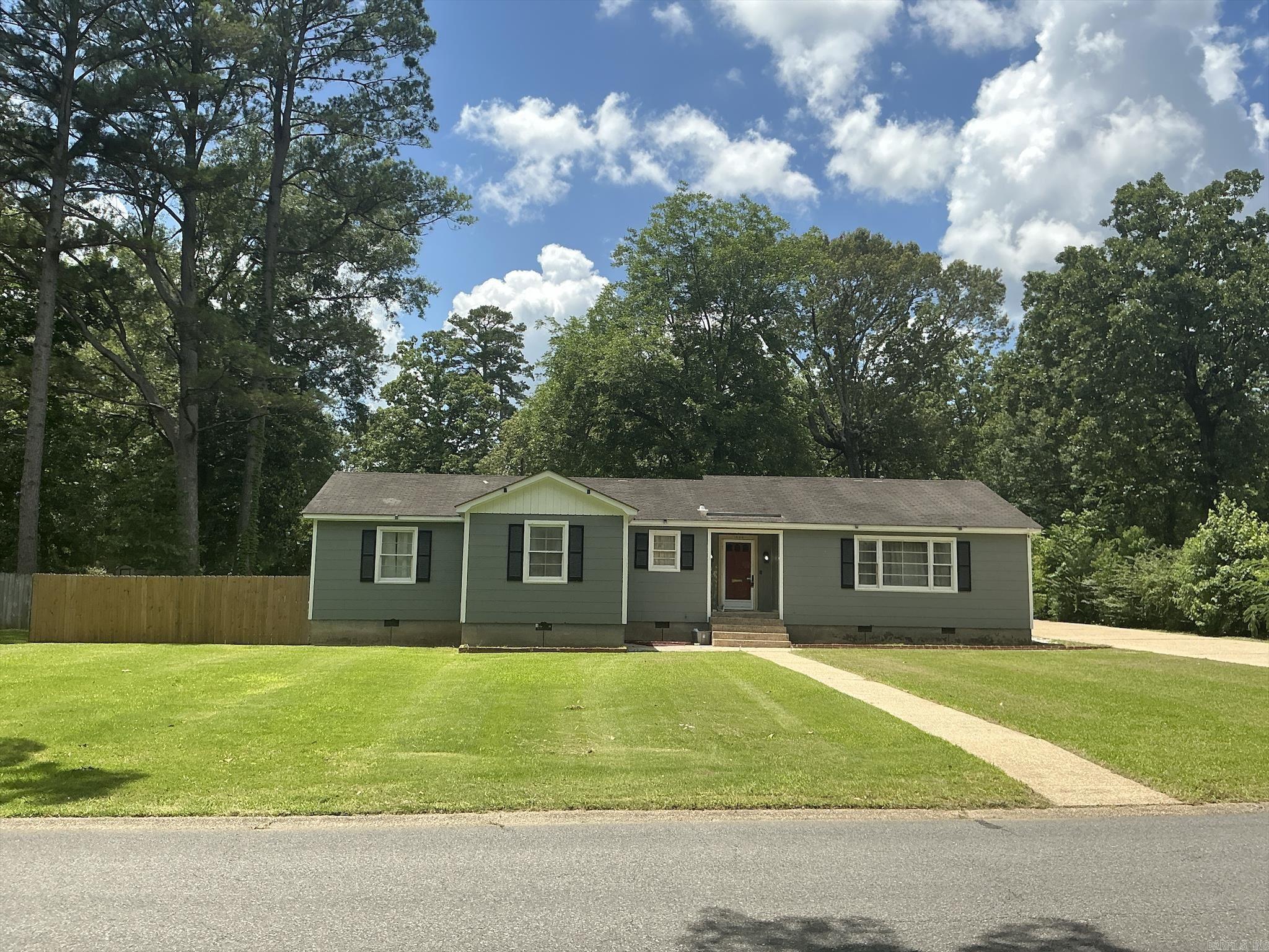 1006 Cedar Property Photo 1