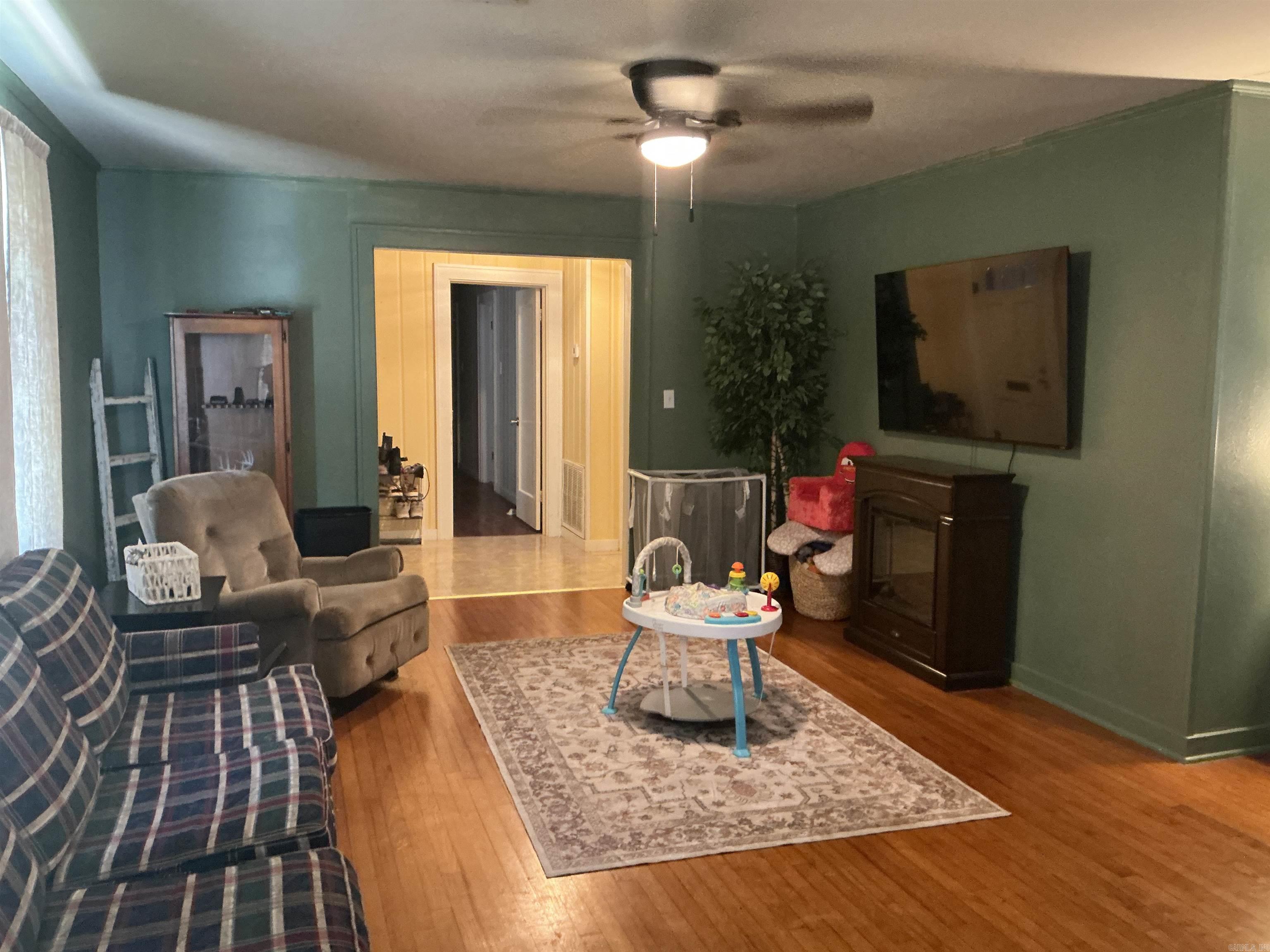 1006 Cedar Property Photo 8