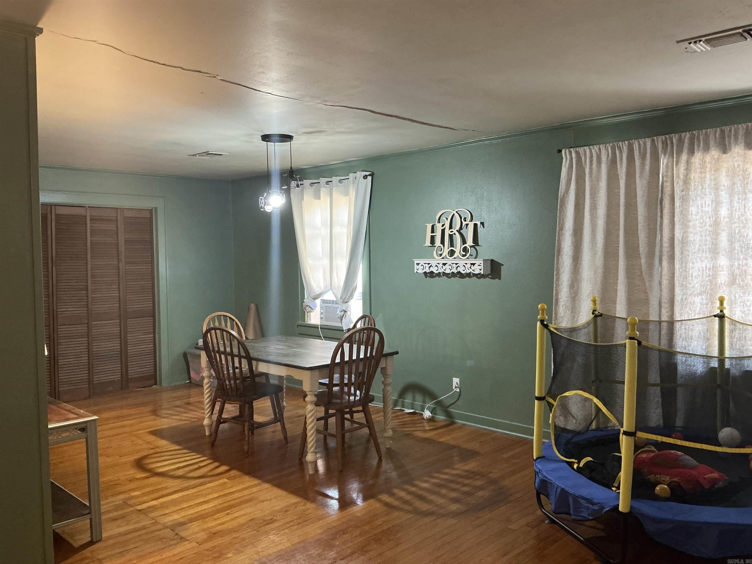 1006 Cedar Property Photo 9