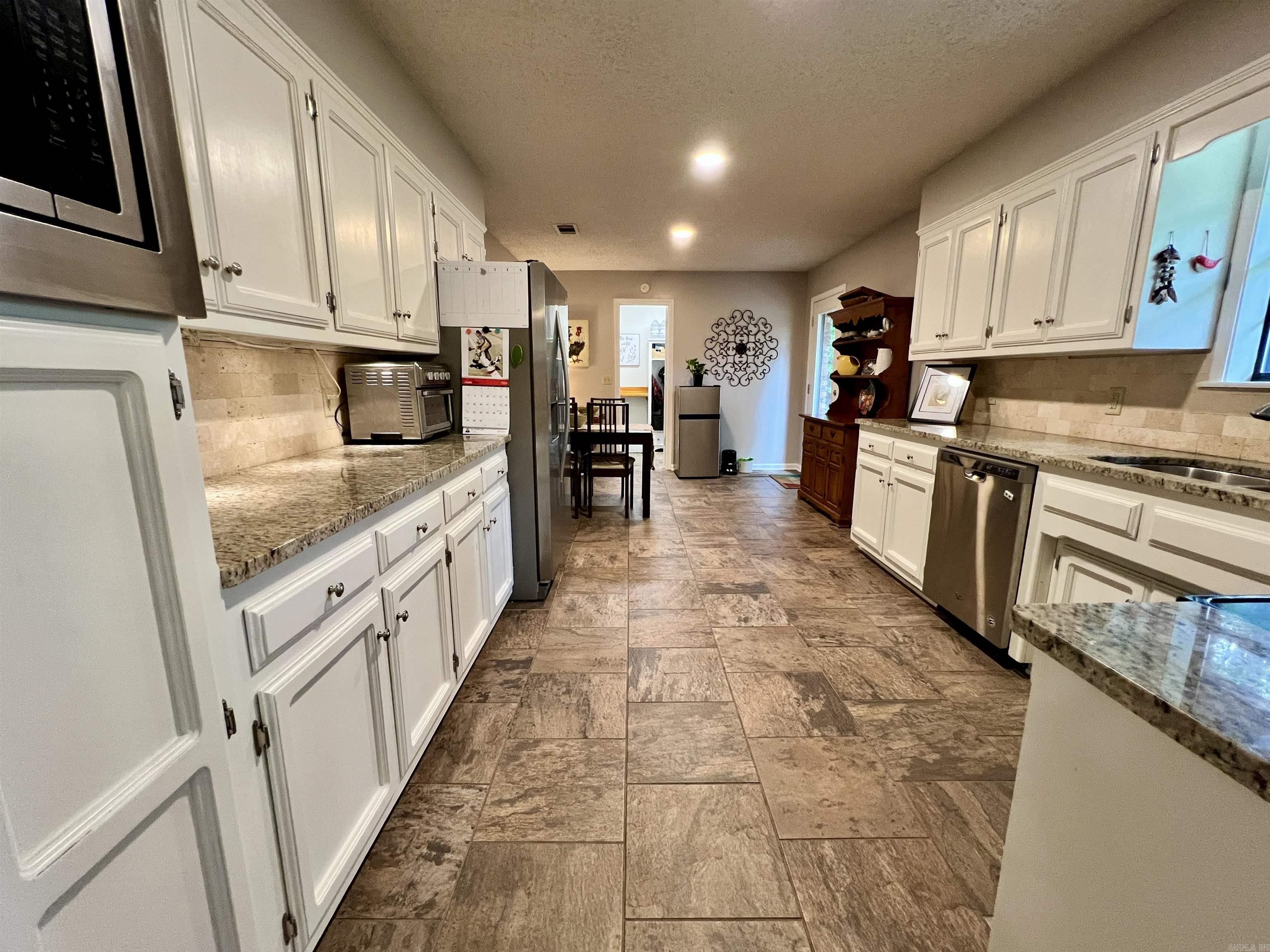 2 Glendale Court Property Photo 12