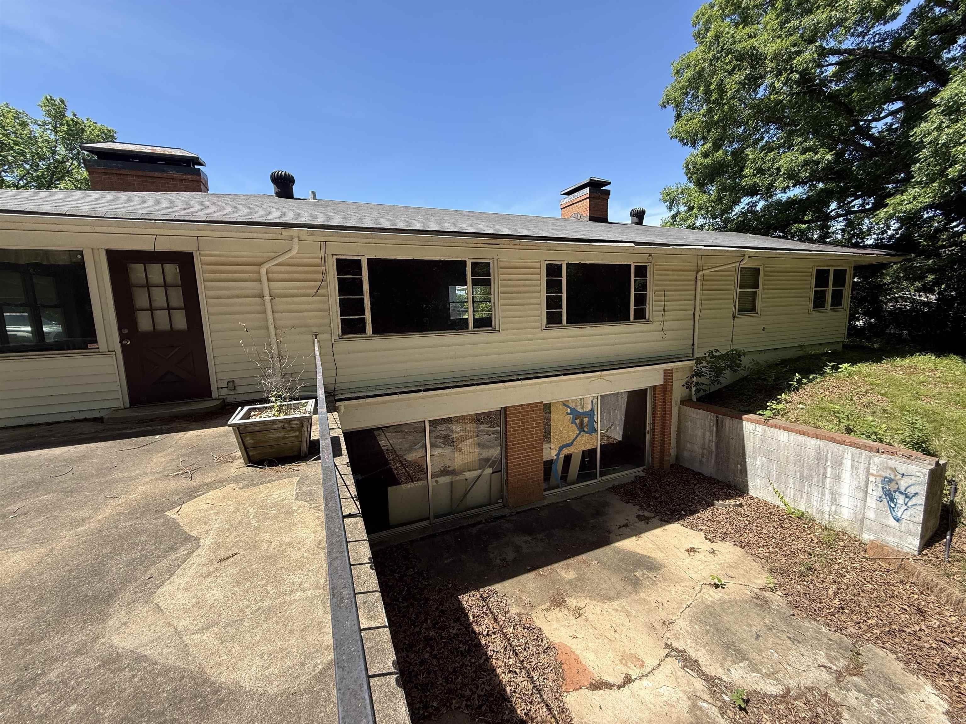 300 Neill Road Property Photo 3