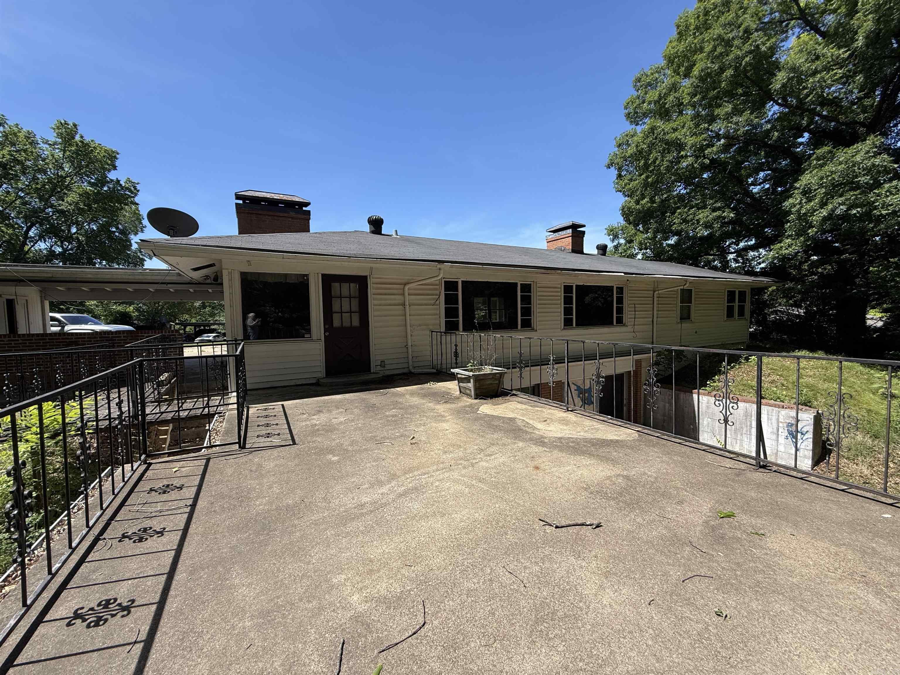300 Neill Road Property Photo 4