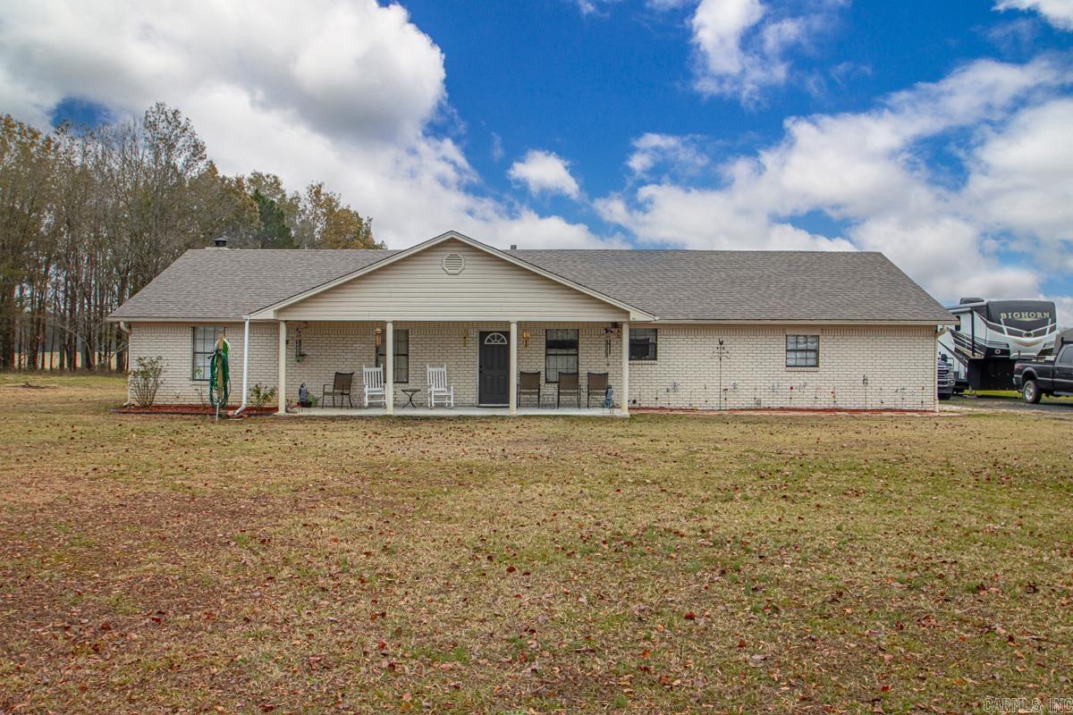 905 Graham Rd Property Photo 1
