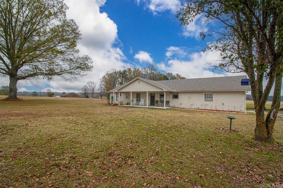 905 Graham Rd Property Photo 4