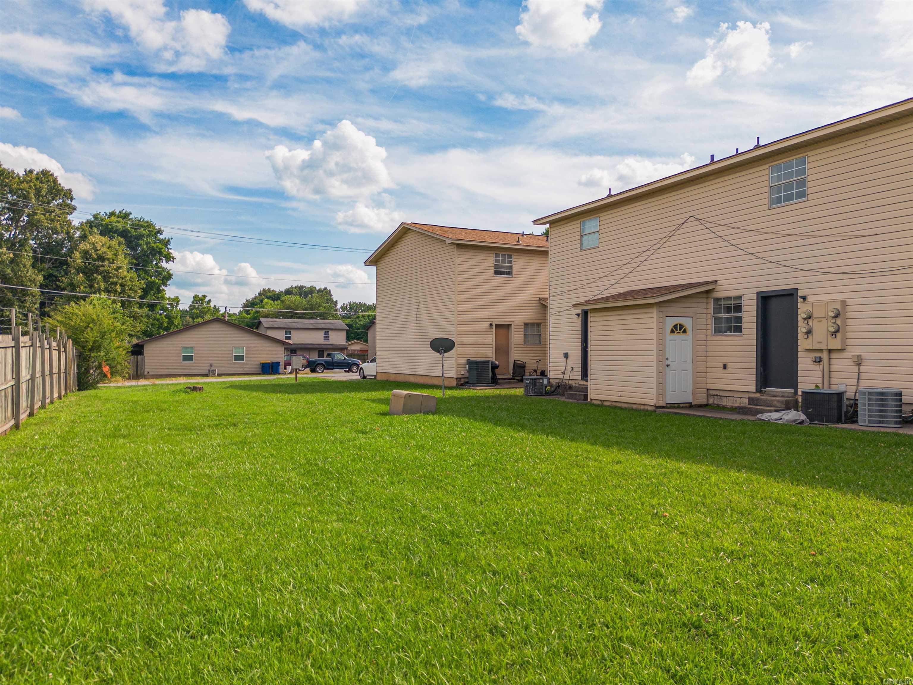 1099 W Elm St Property Photo 15