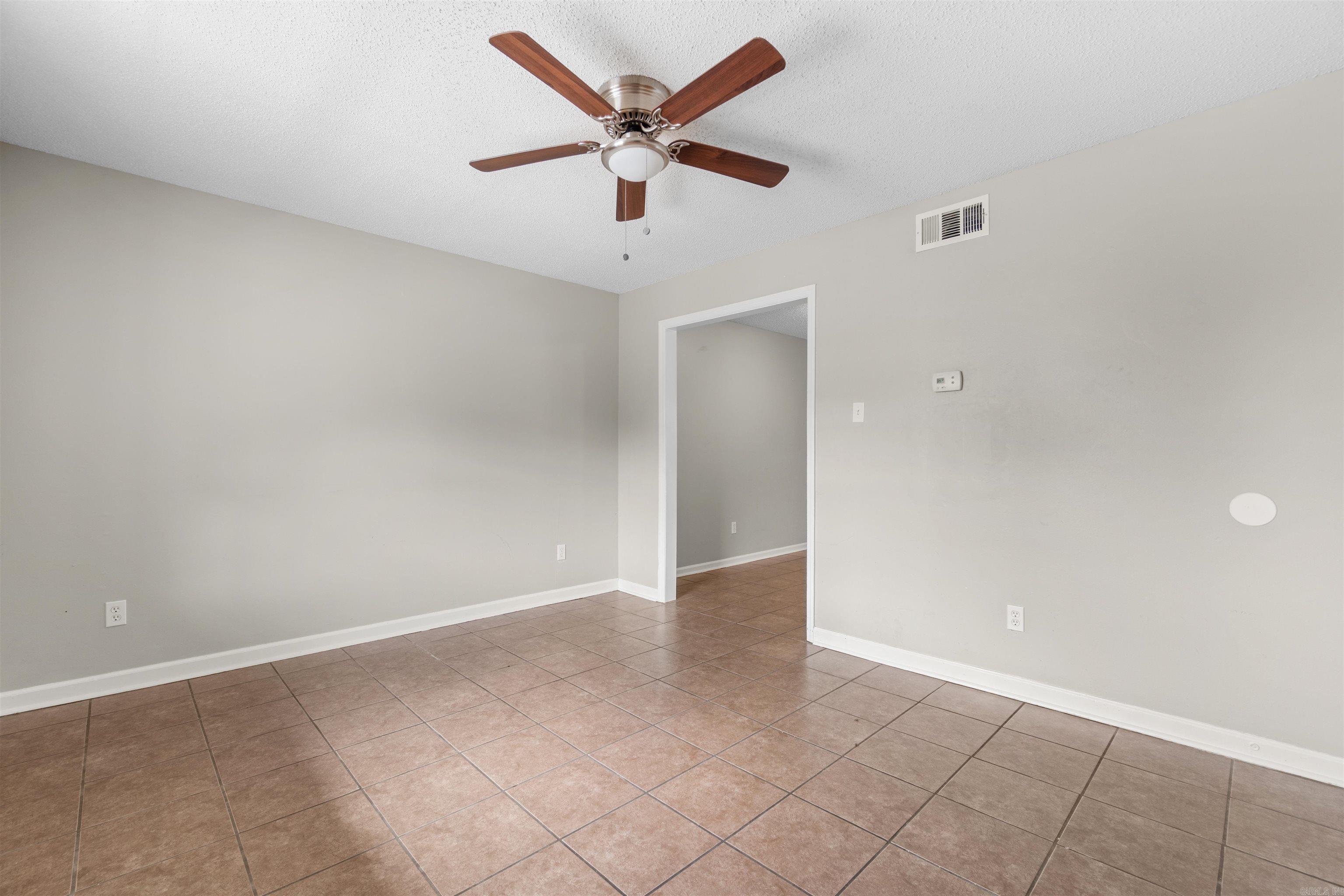 1099 W Elm St Property Photo 17