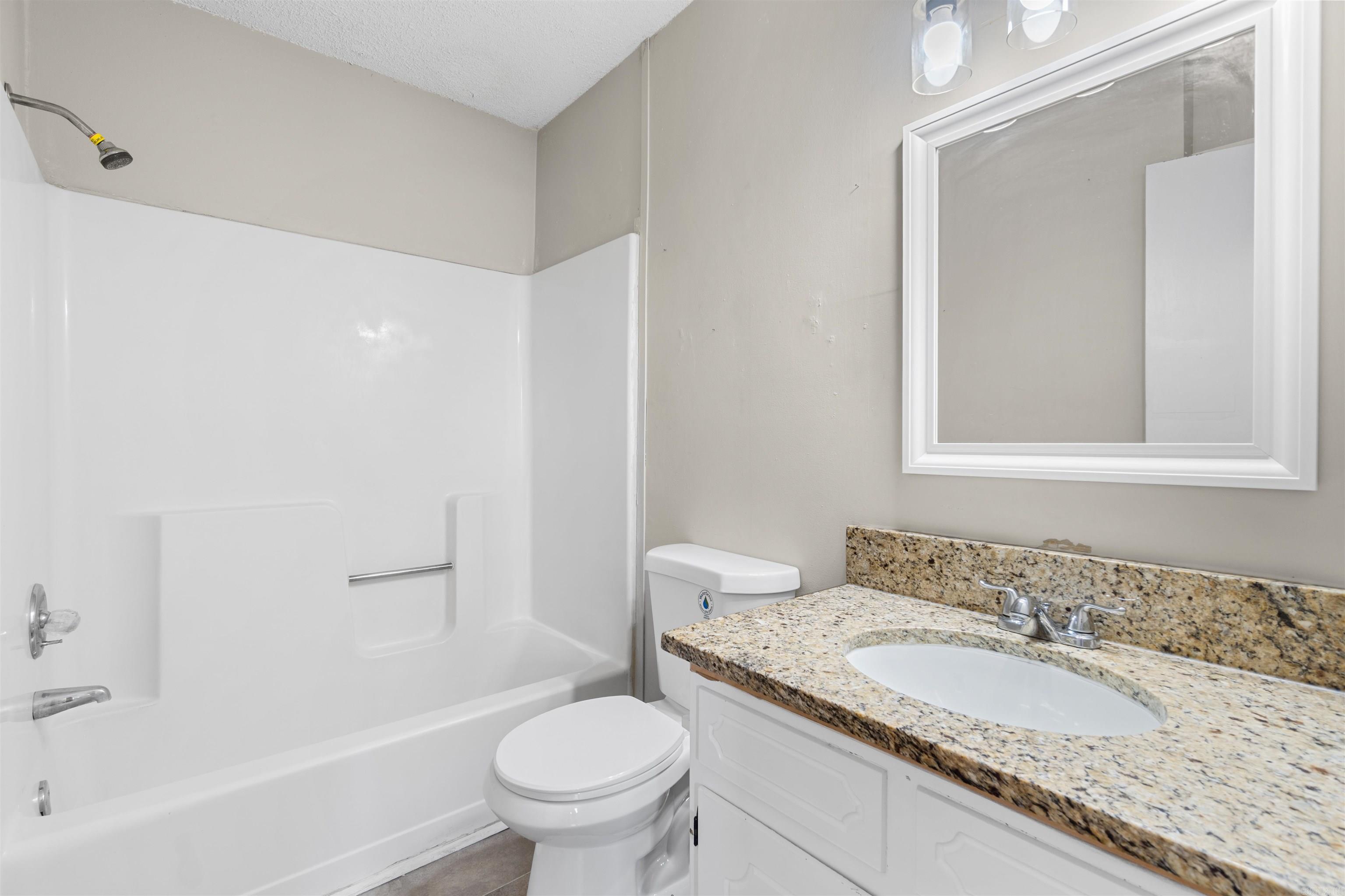 1099 W Elm St Property Photo 24