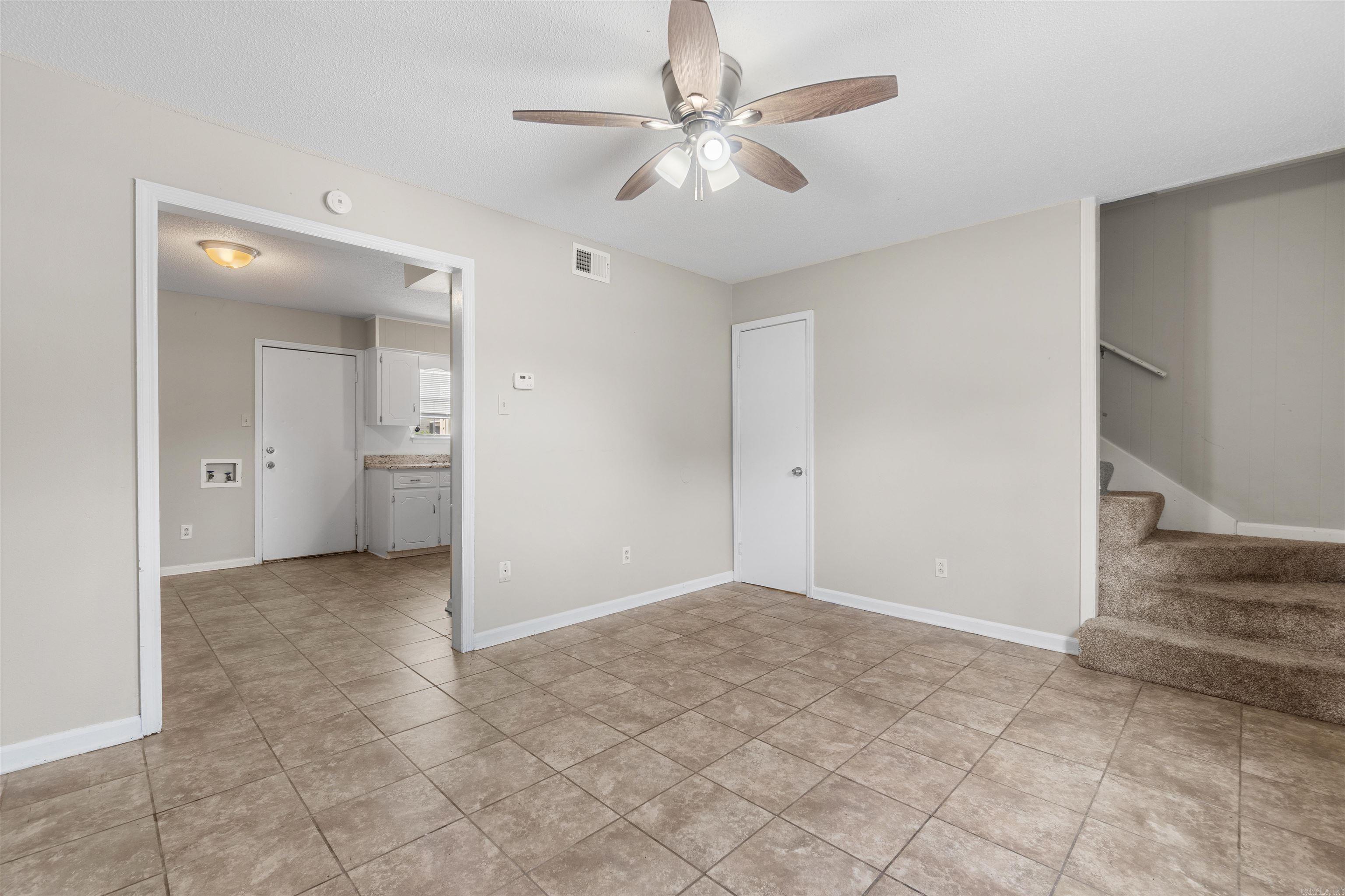 1099 W Elm St Property Photo 29
