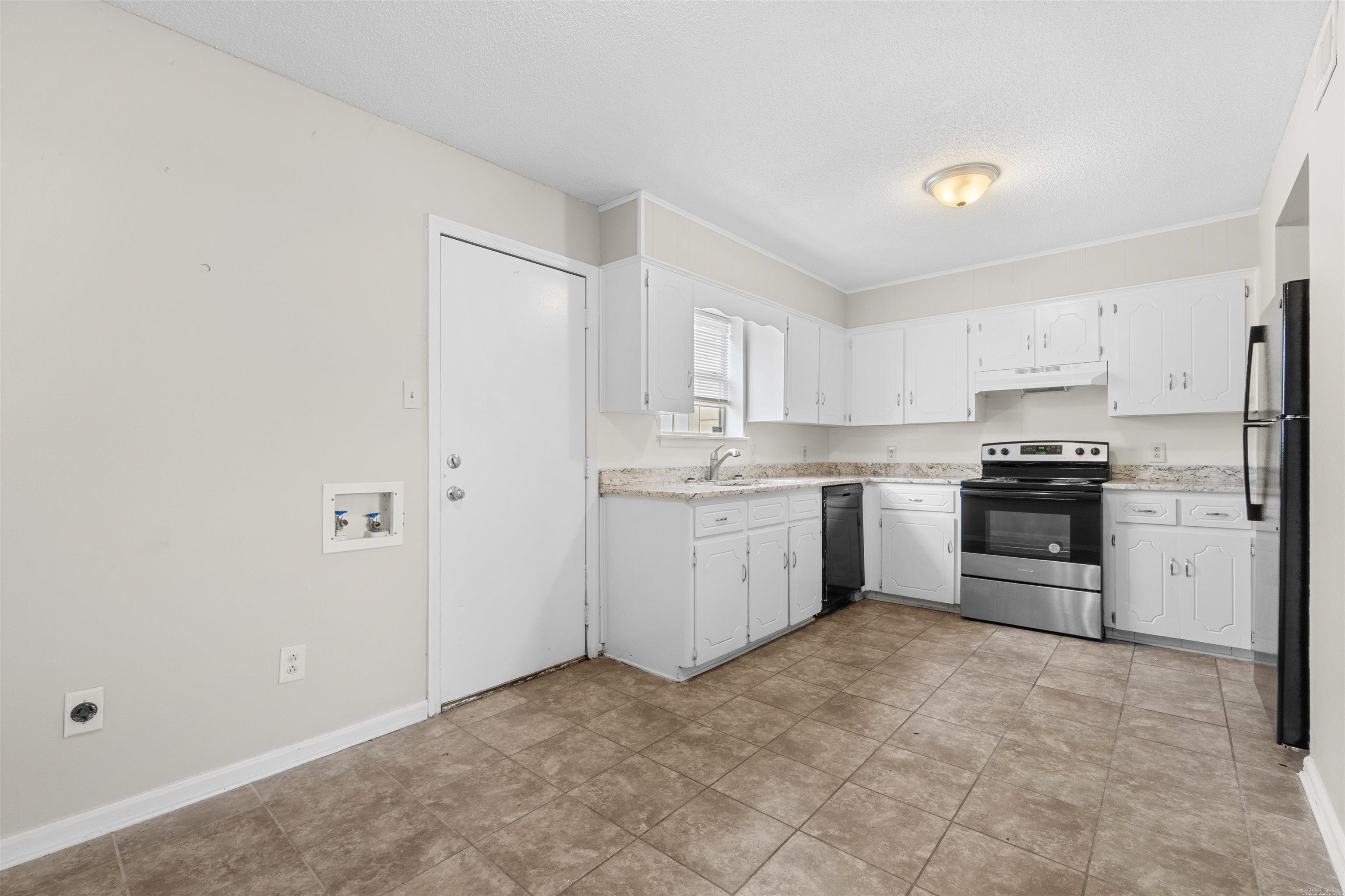 1099 W Elm St Property Photo 30