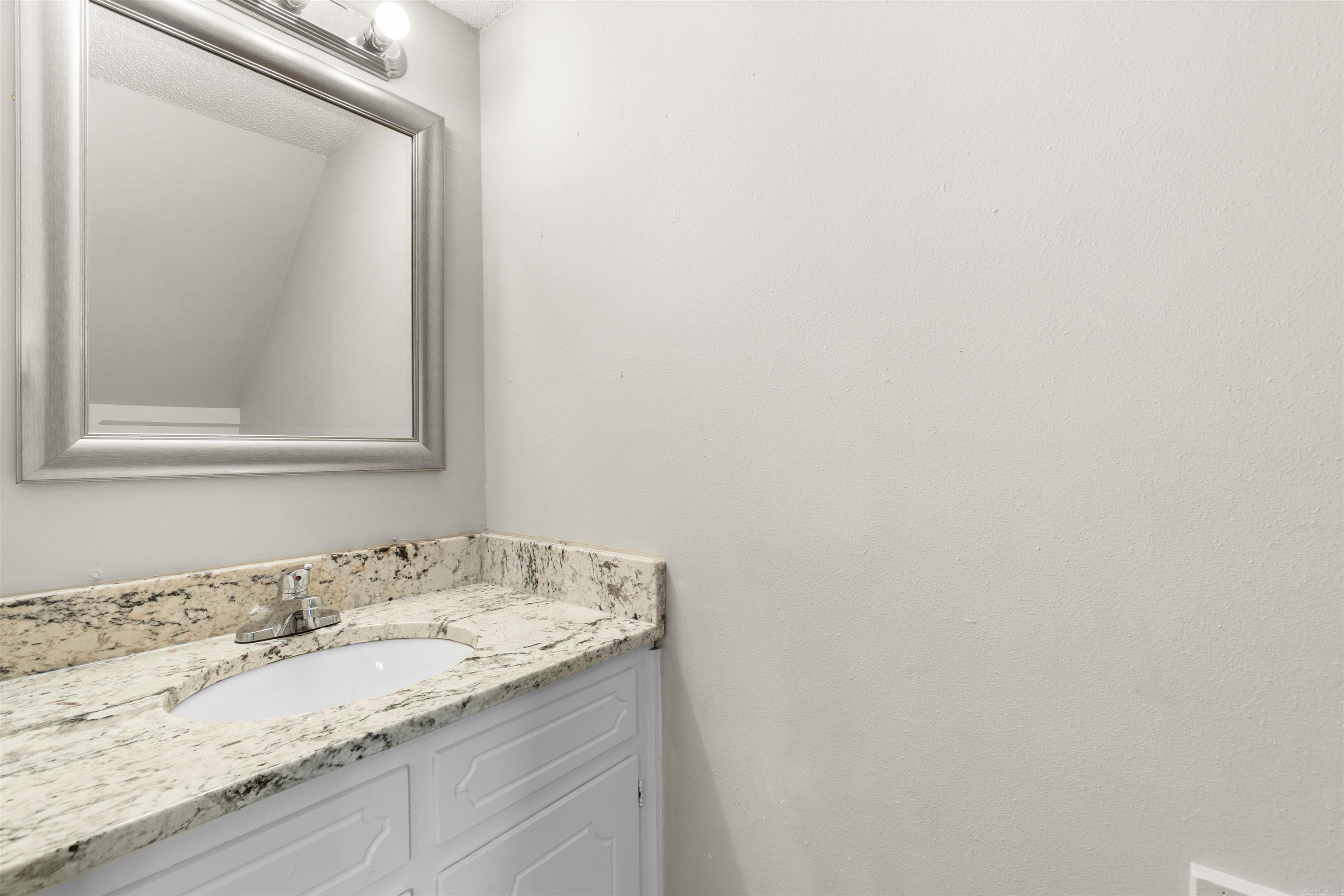 1099 W Elm St Property Photo 32
