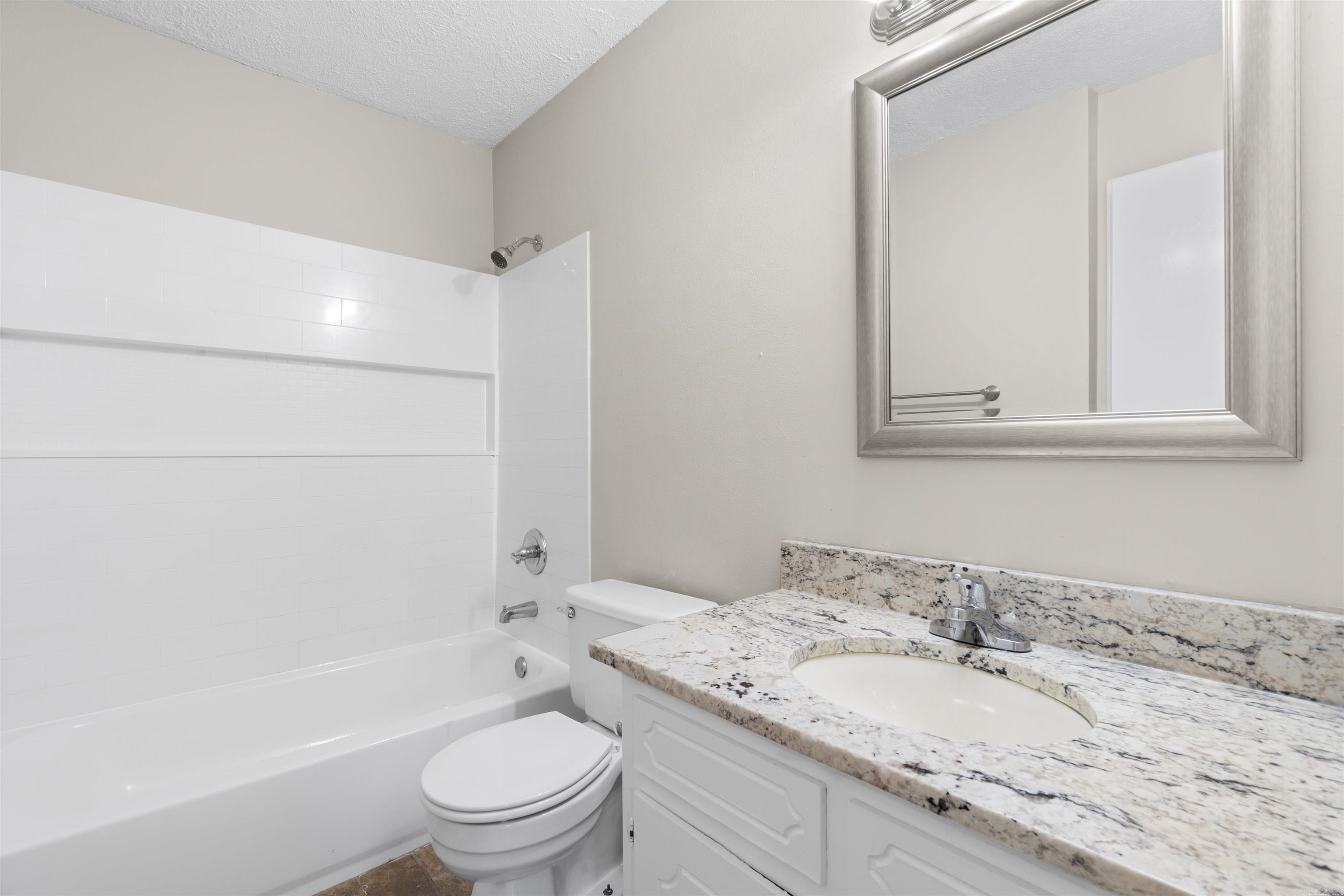 1099 W Elm St Property Photo 34