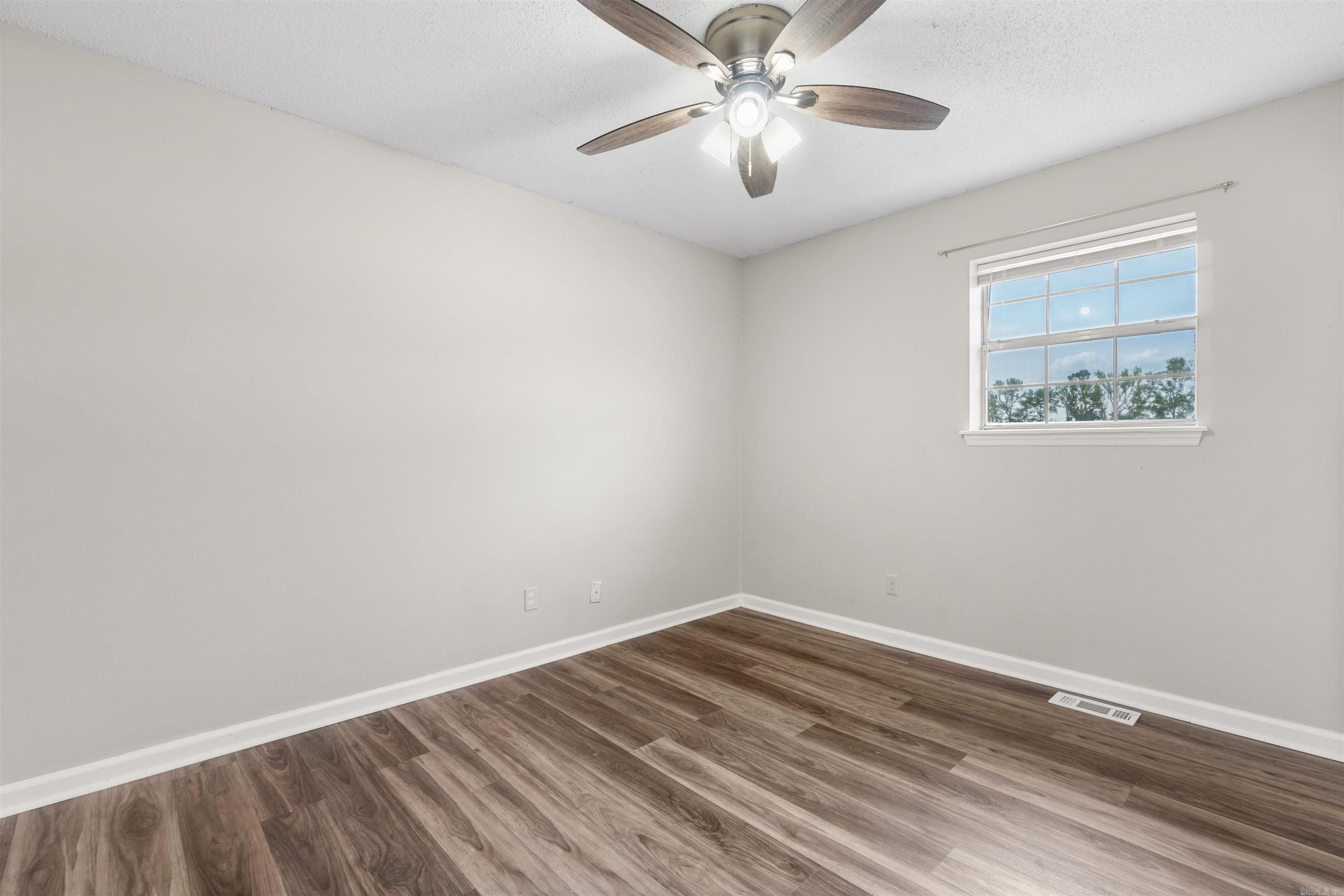 1099 W Elm St Property Photo 35
