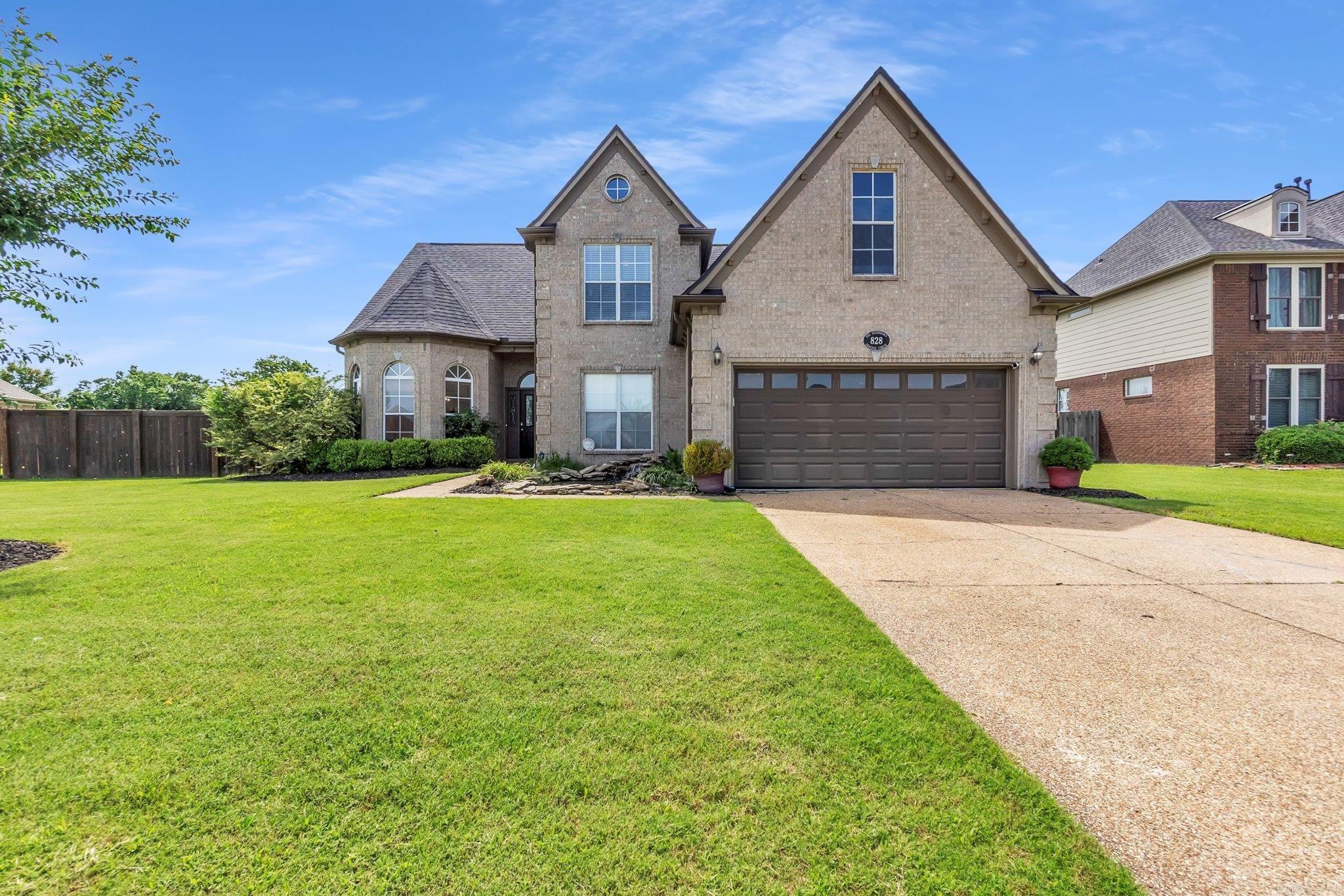828 Grandee Circle Property Photo 1