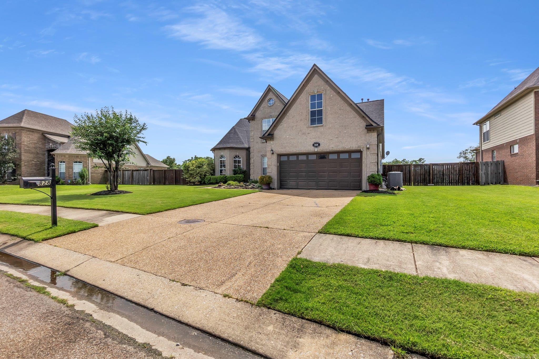828 Grandee Circle Property Photo 3