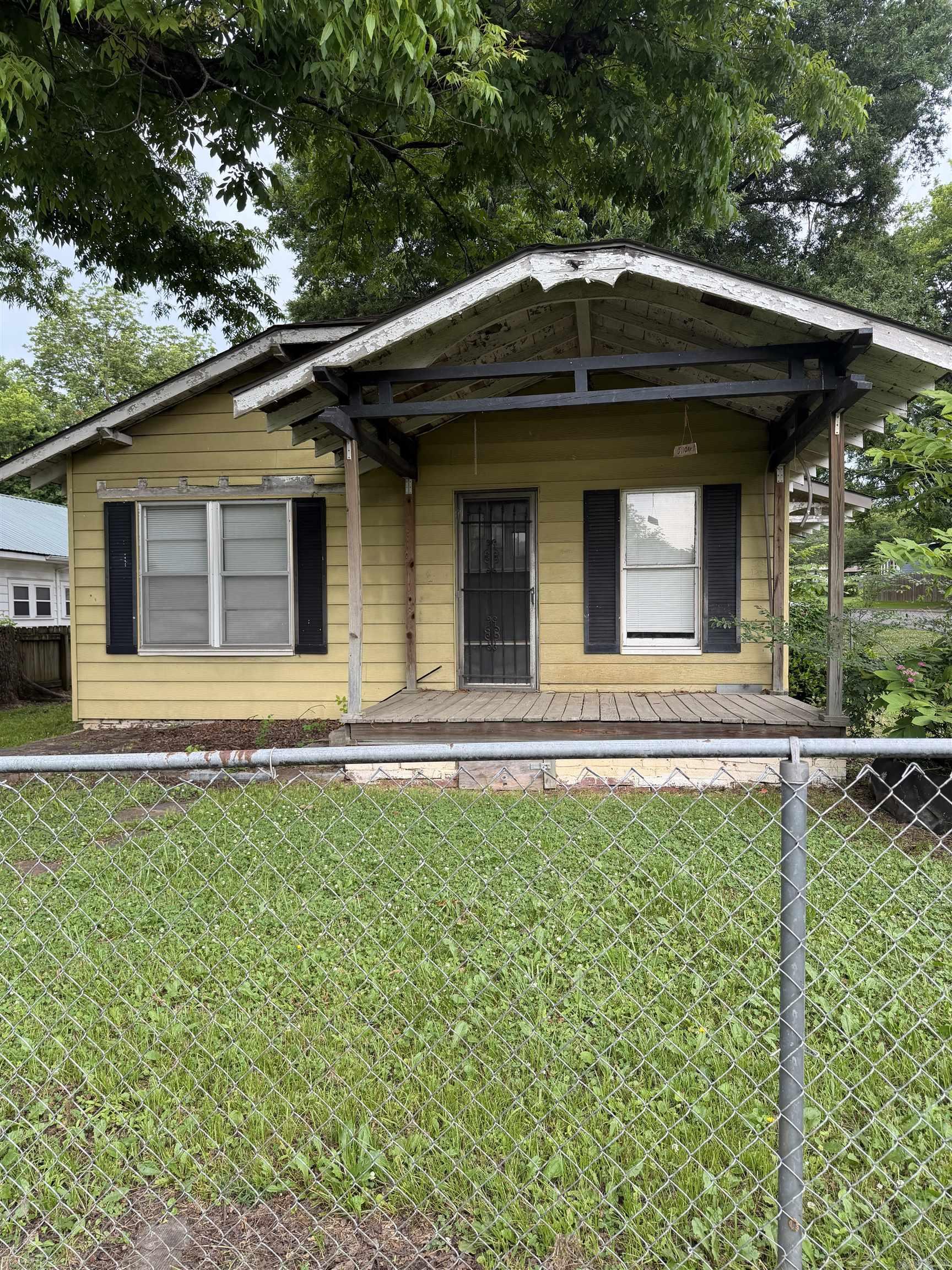 511 N Oak Street Property Photo 1
