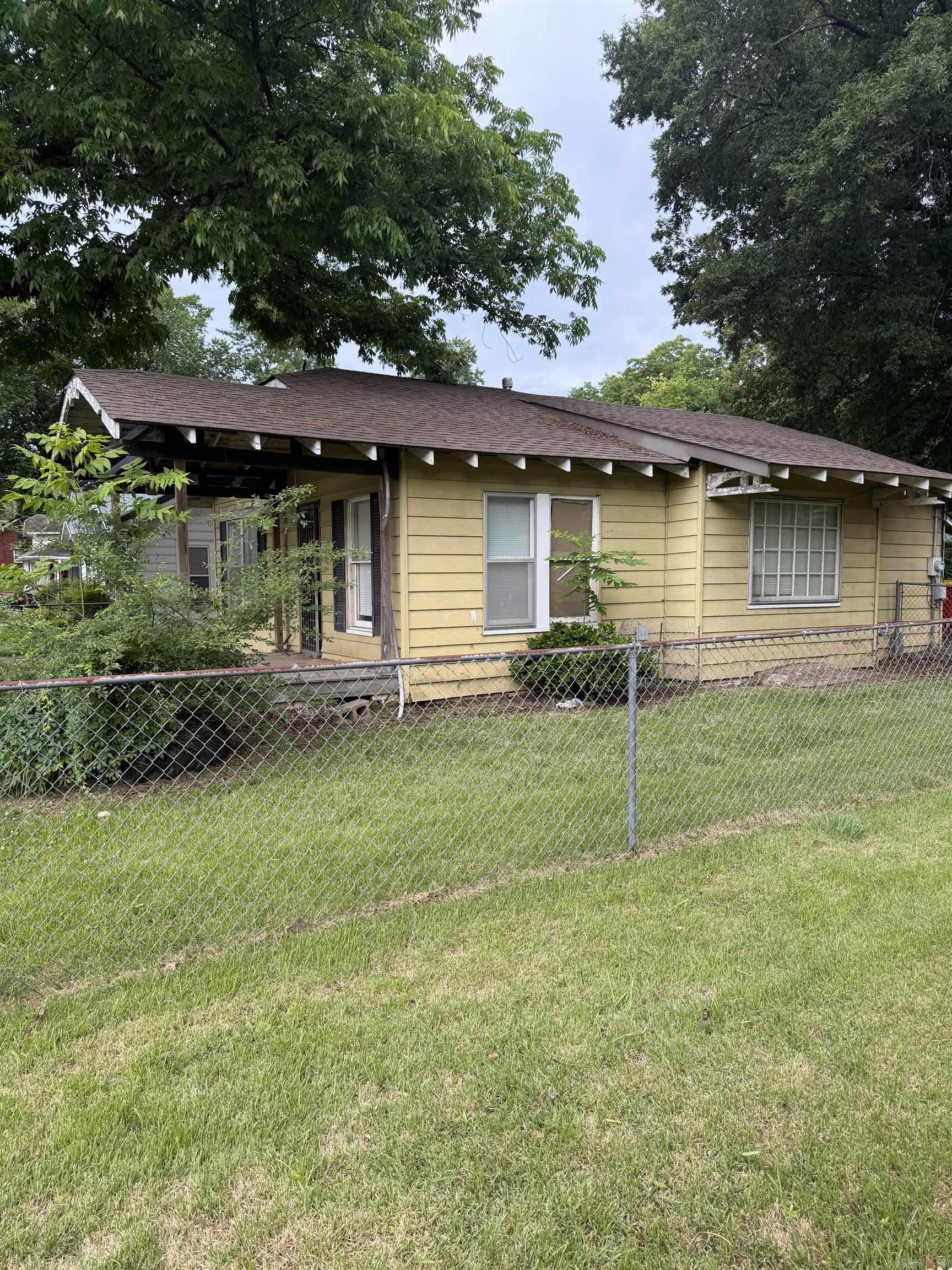 511 N Oak Street Property Photo 2