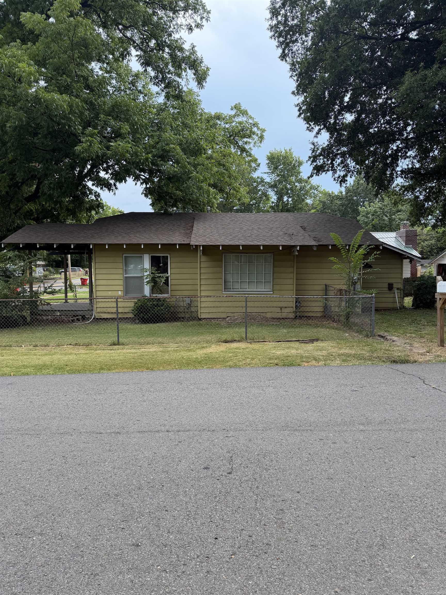 511 N Oak Street Property Photo 3