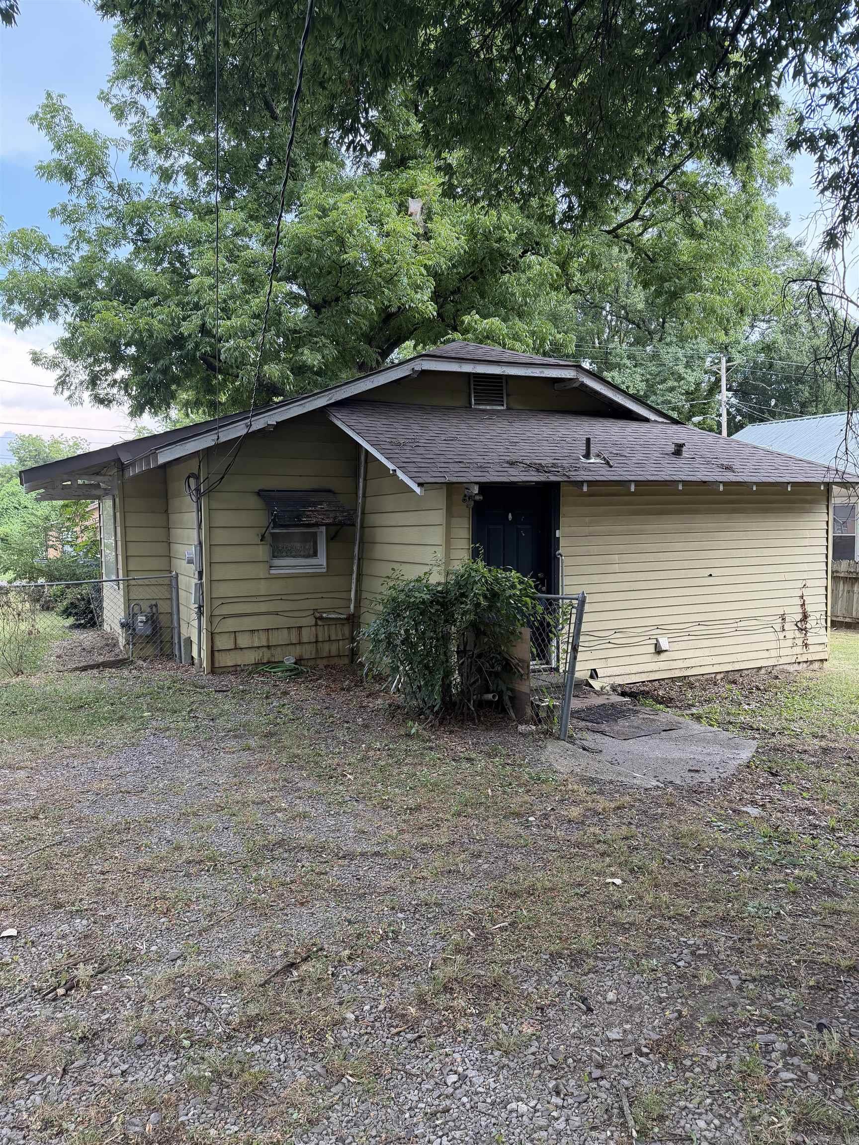 511 N Oak Street Property Photo 4