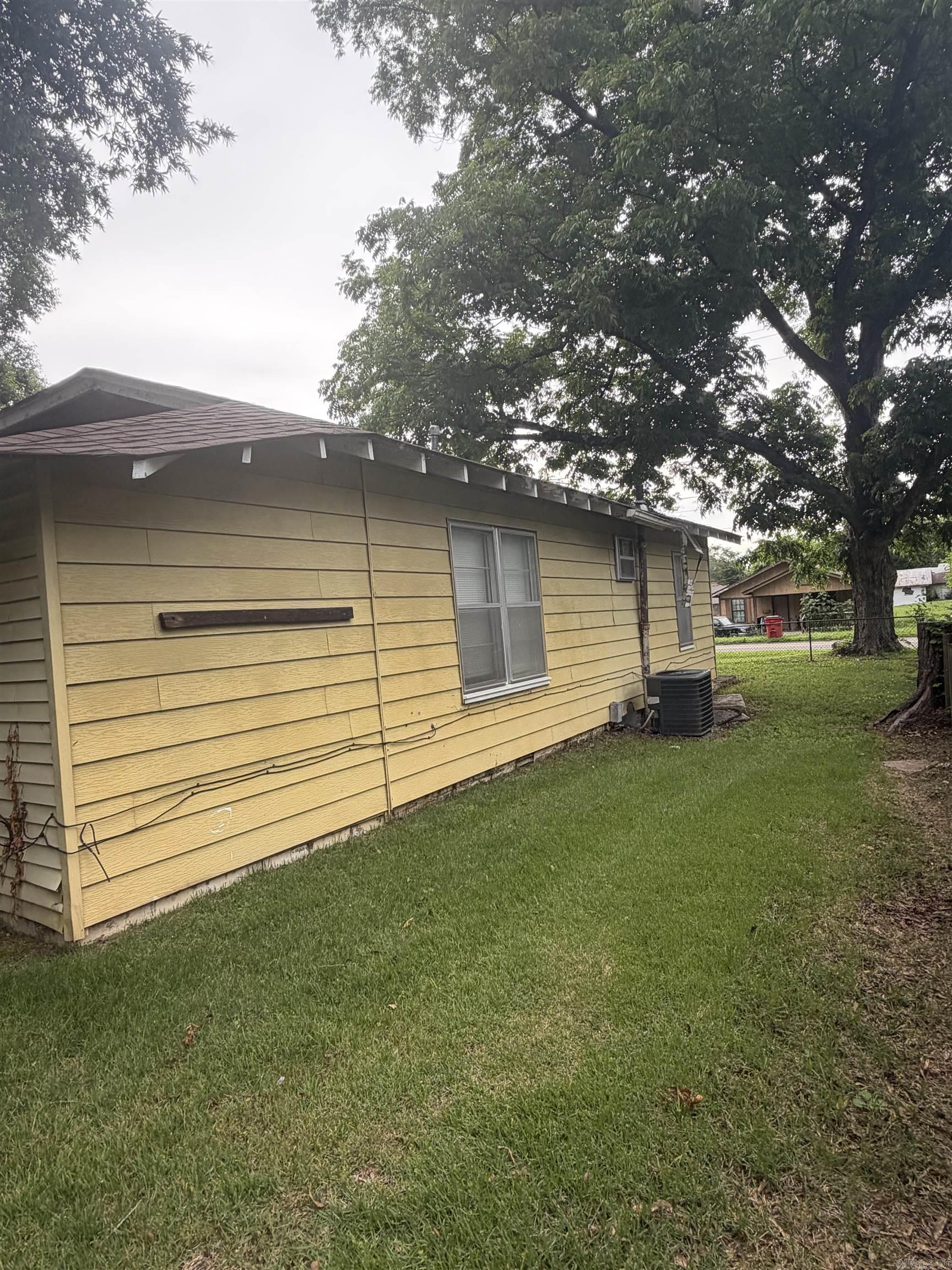 511 N Oak Street Property Photo 5