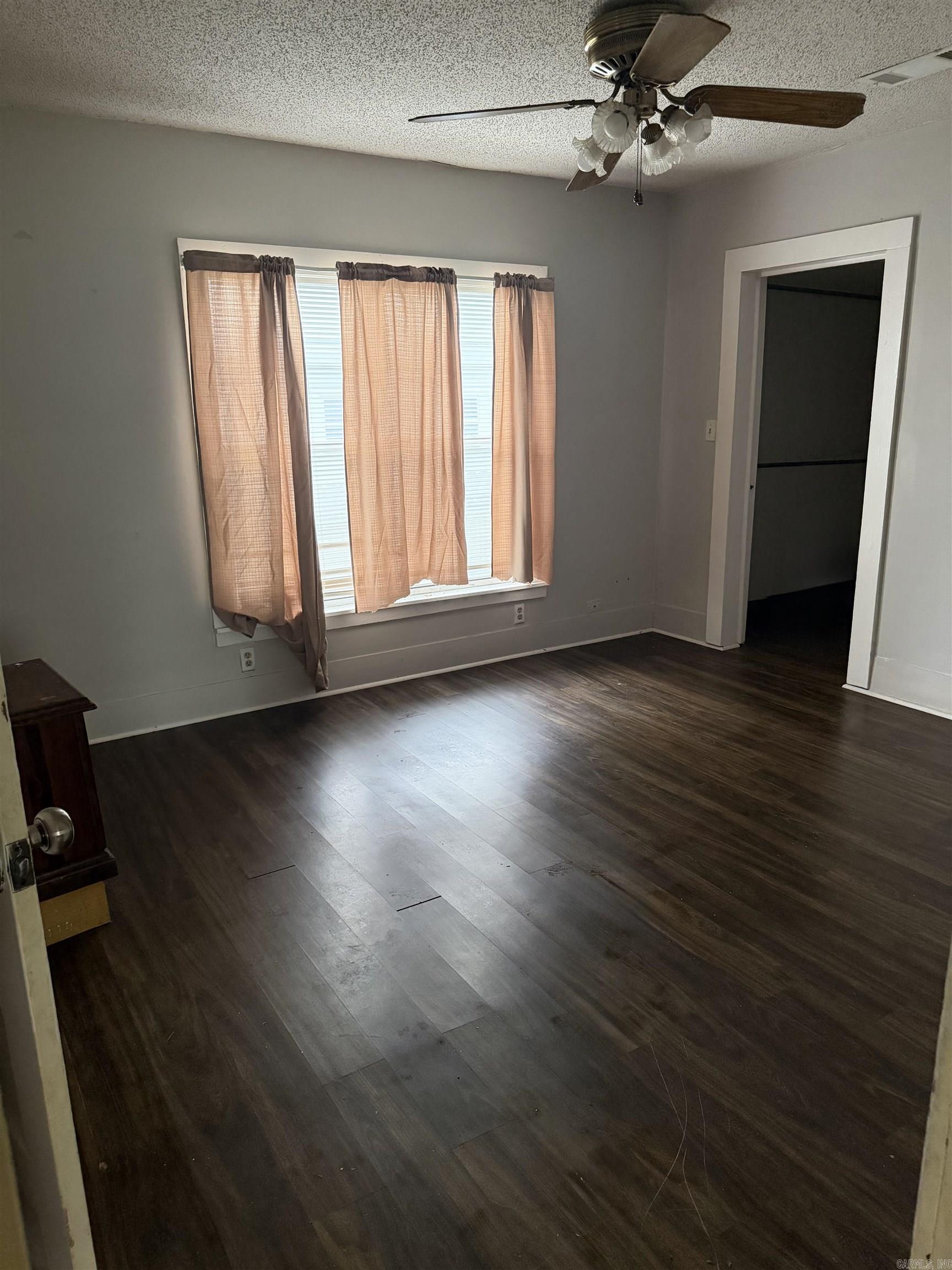 511 N Oak Street Property Photo 10