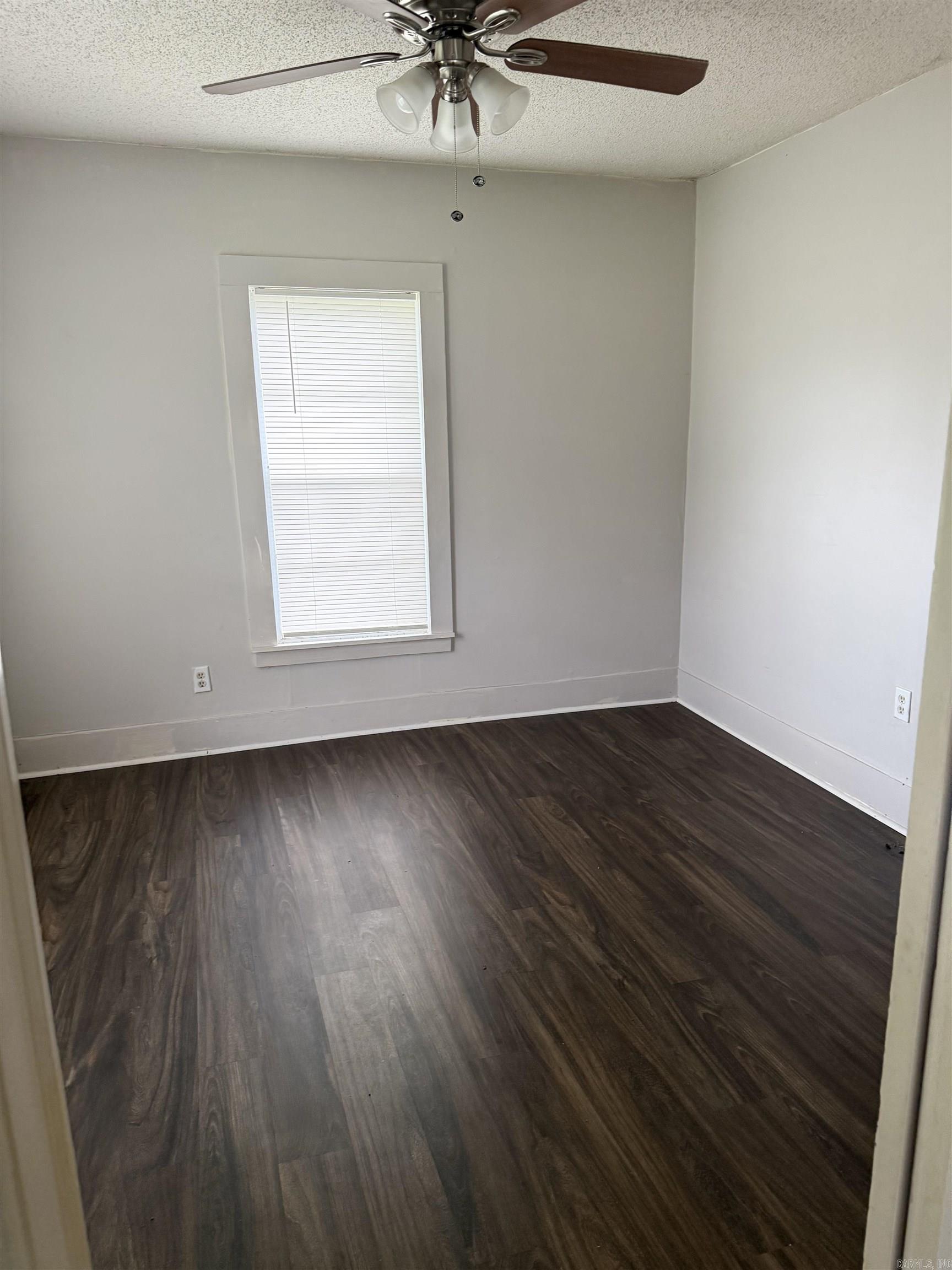 511 N Oak Street Property Photo 11