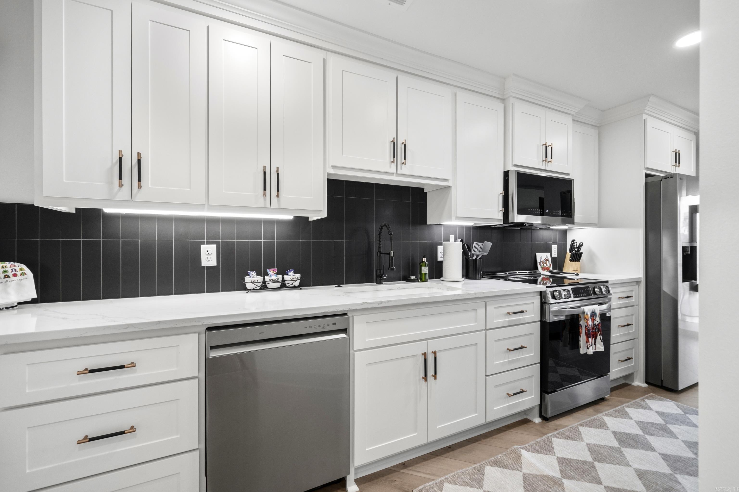 101 Long Island 806 Property Photo 20