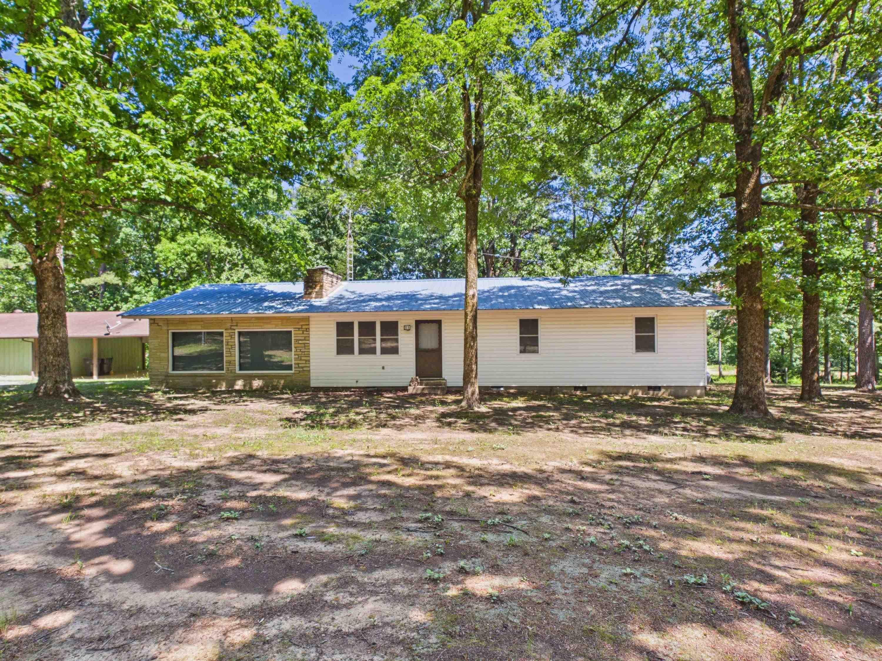 429 Oak Grove Rd Property Photo 2