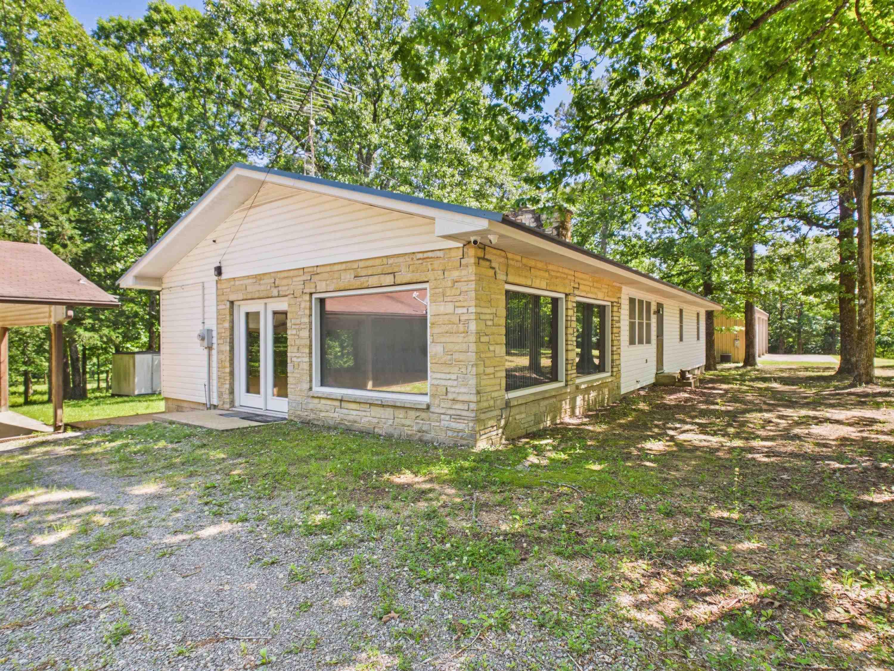 429 Oak Grove Rd Property Photo 3
