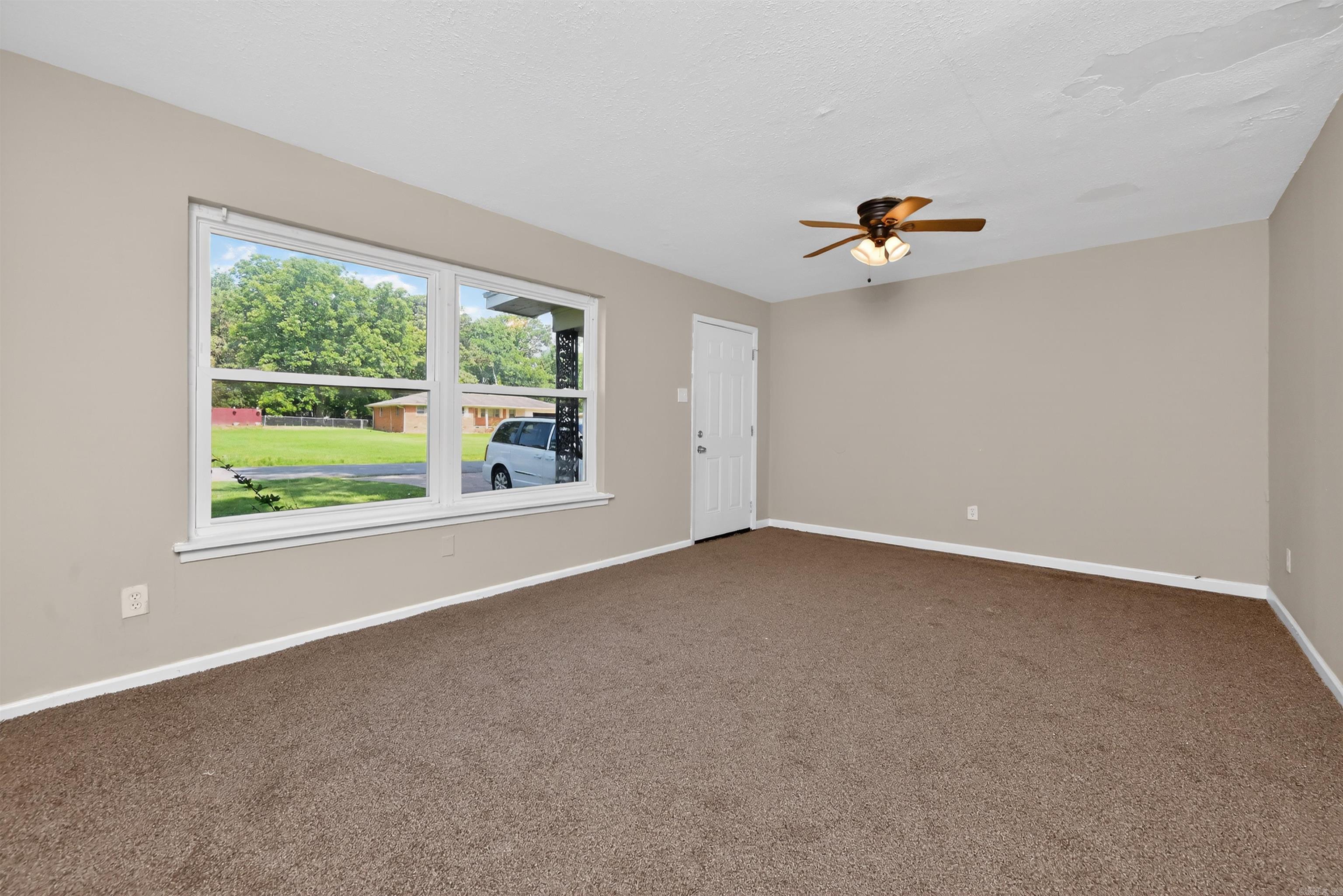 40 Regency Cir Circle Property Photo 5