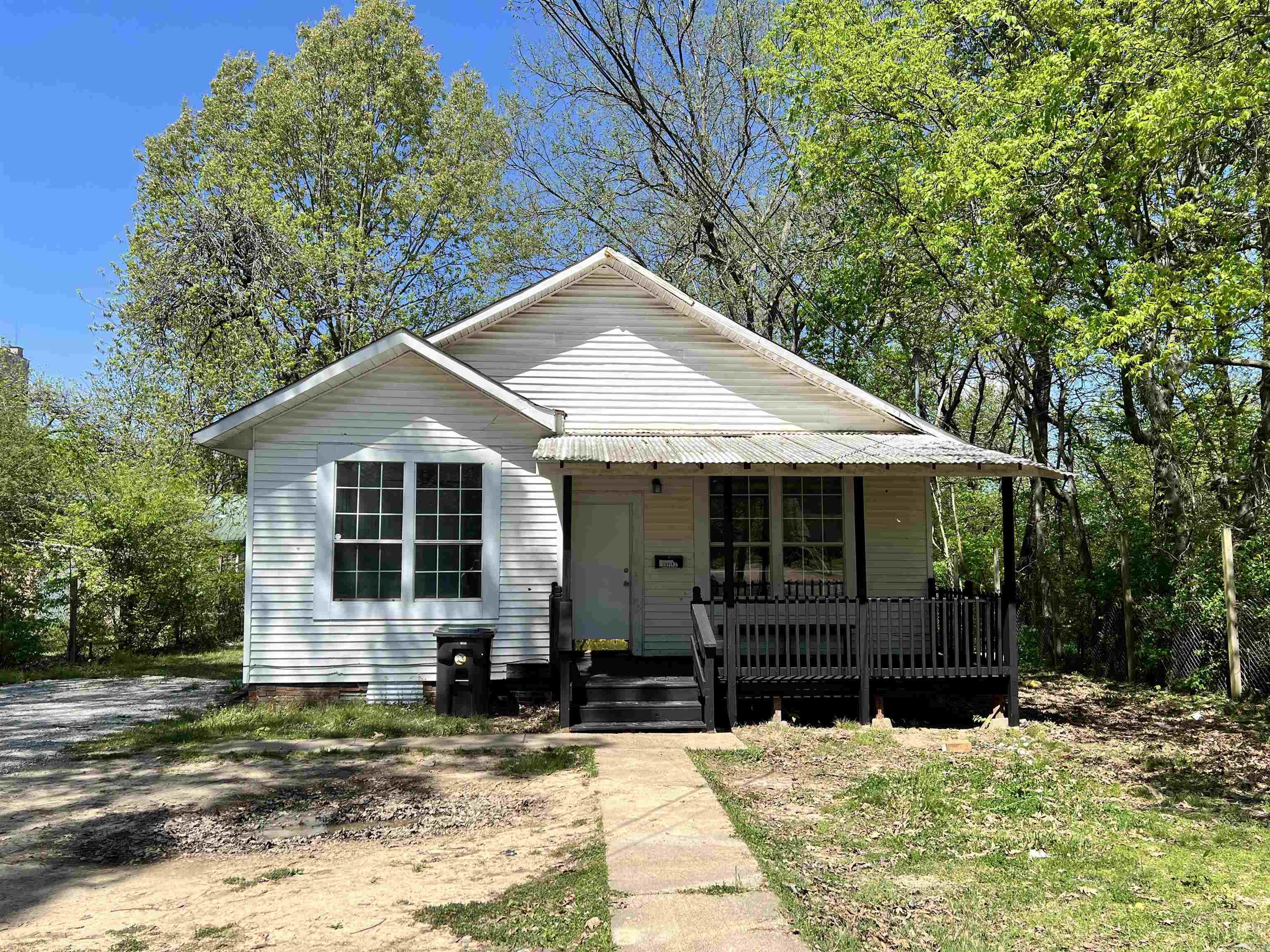 1012 W Huntington Property Photo 1