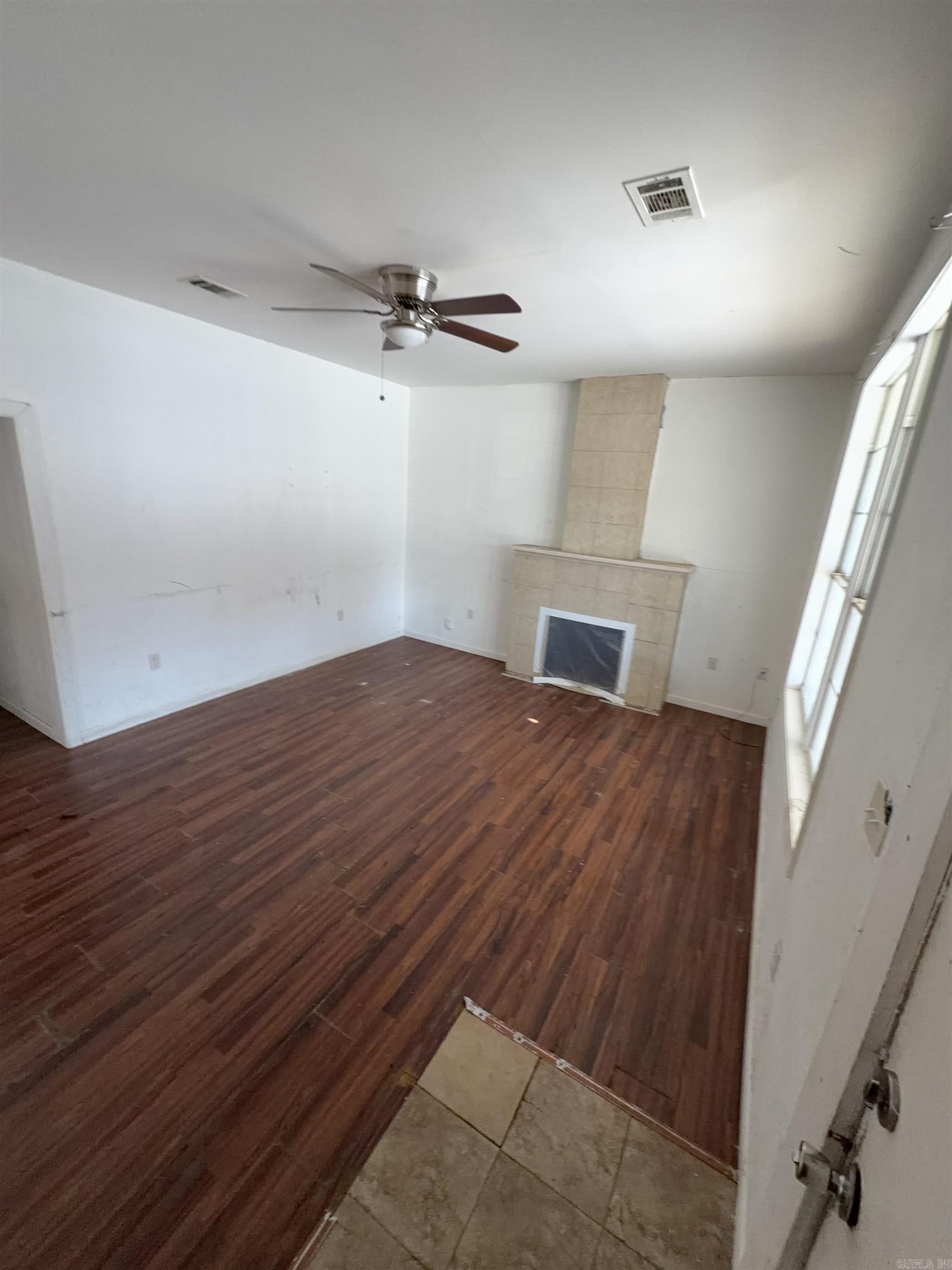 1012 W Huntington Property Photo 2