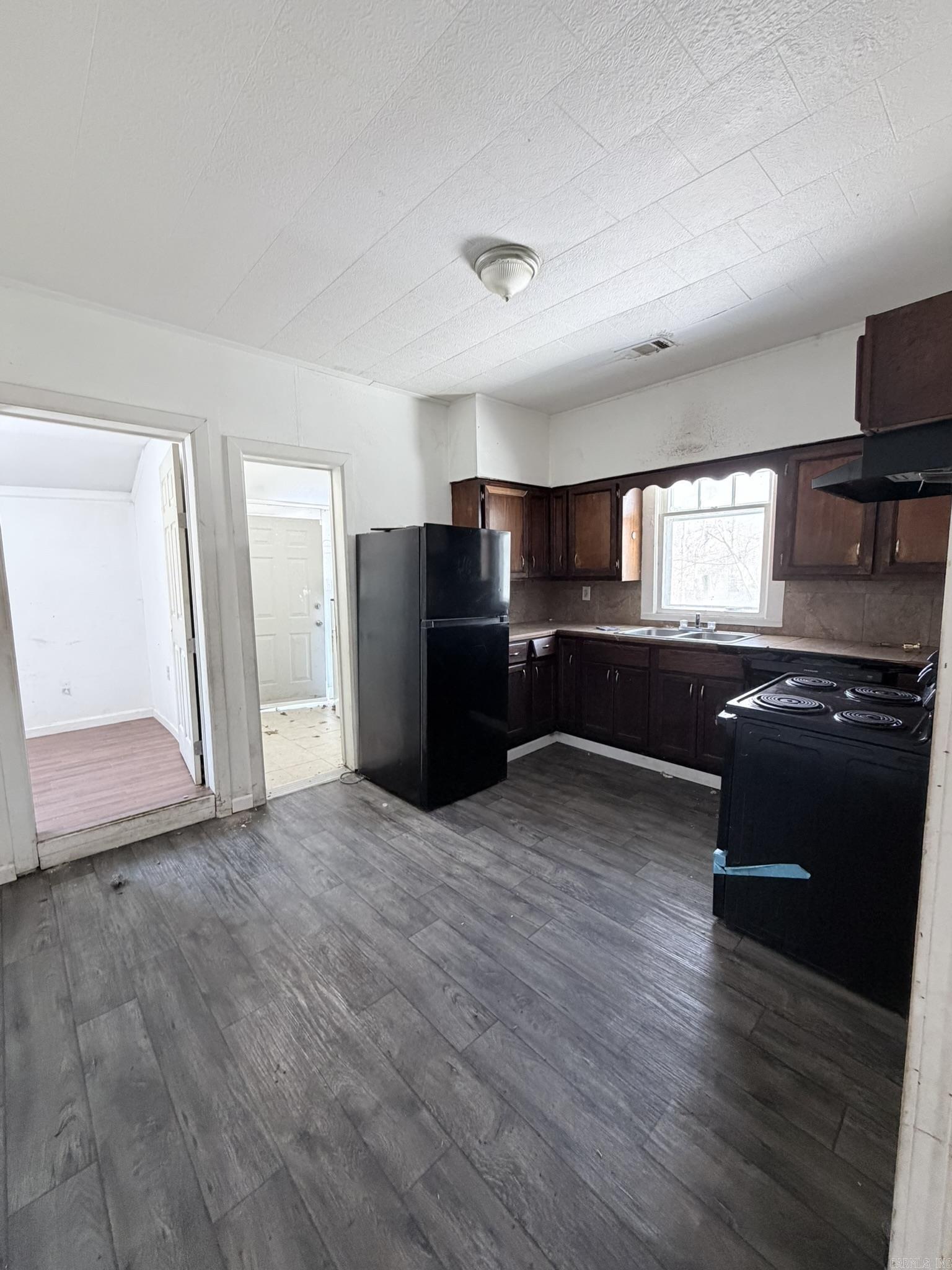 1012 W Huntington Property Photo 3